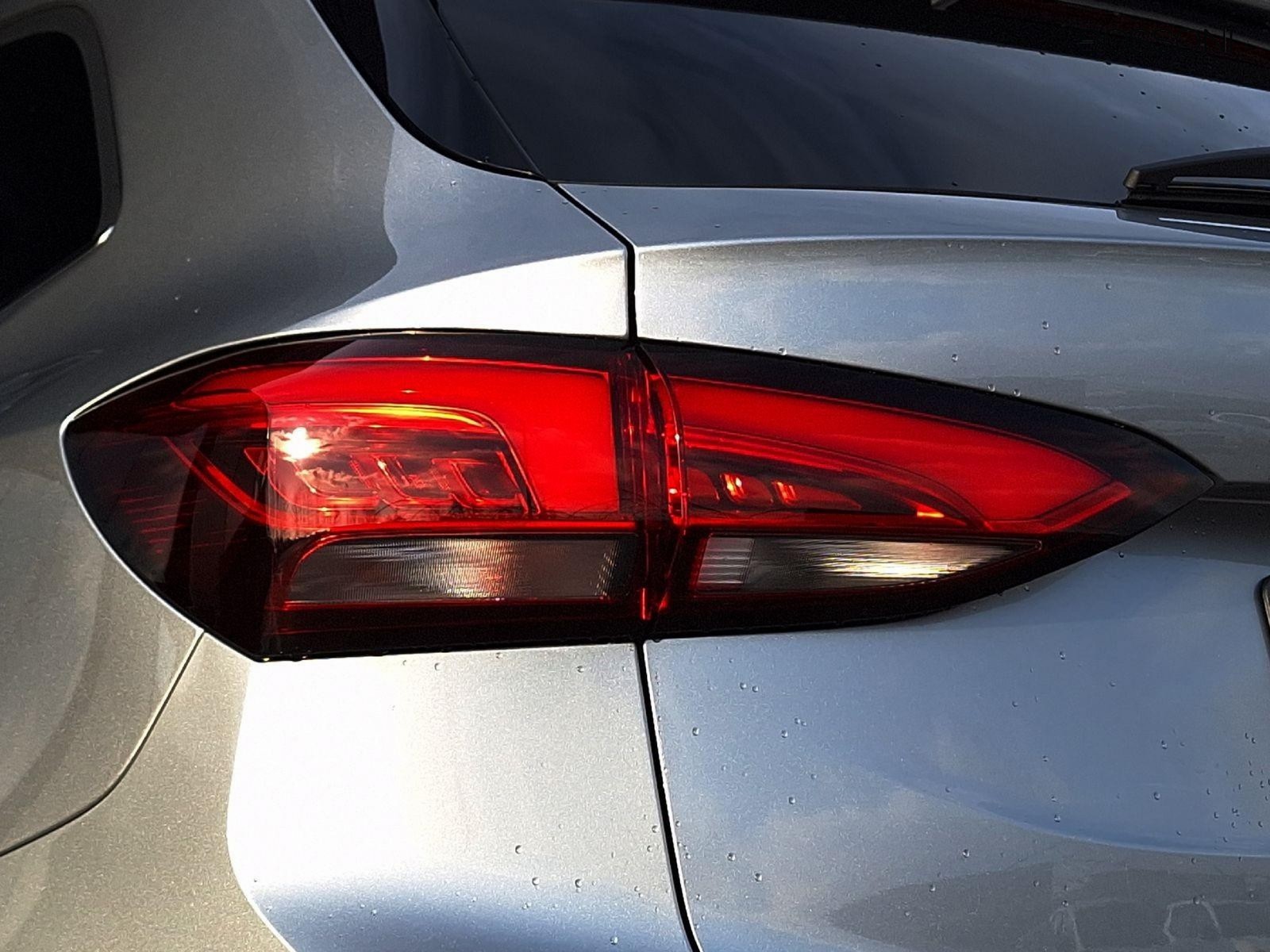 15 - Mg ZS 1.5 hybrid+ luxury auto