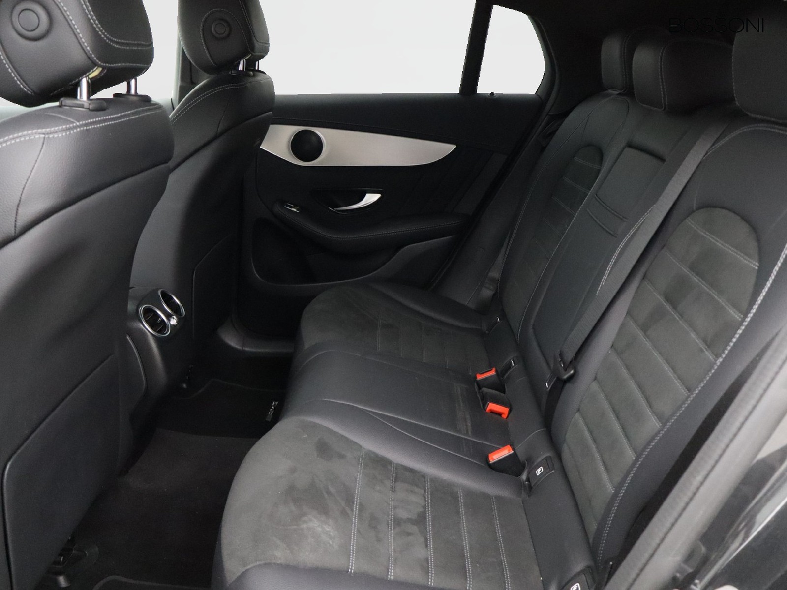 8 - Mercedes GLC coupe 300 de plug in hybrid (de eq-power) premium 4matic 9g-tronic plus