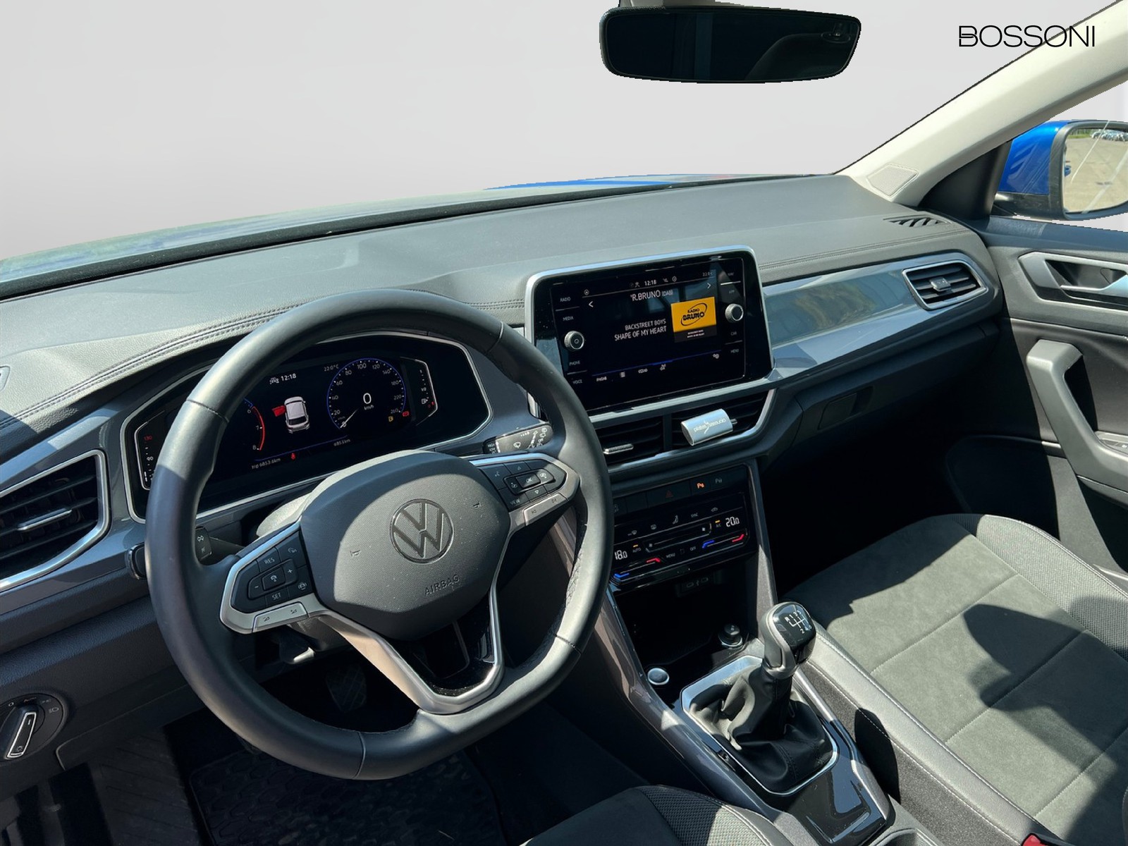 5 - Volkswagen T-Roc 1.0 tsi 110cv style