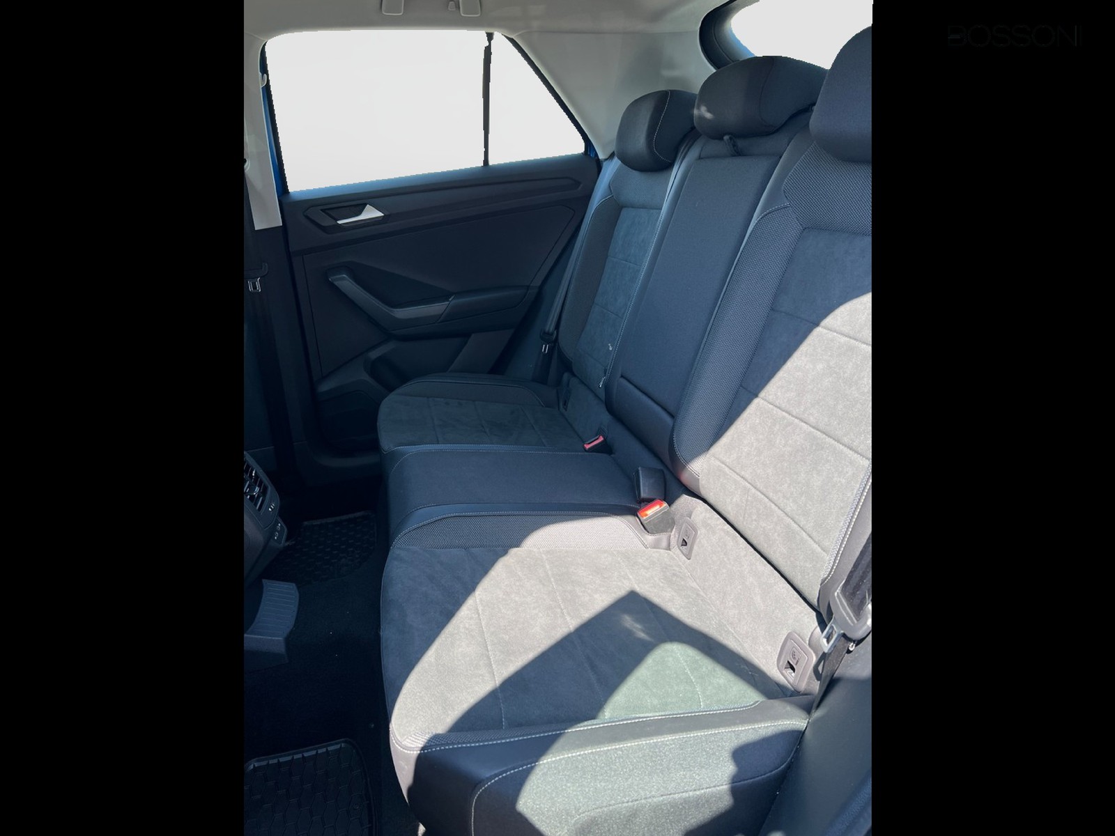 8 - Volkswagen T-Roc 1.0 tsi 110cv style