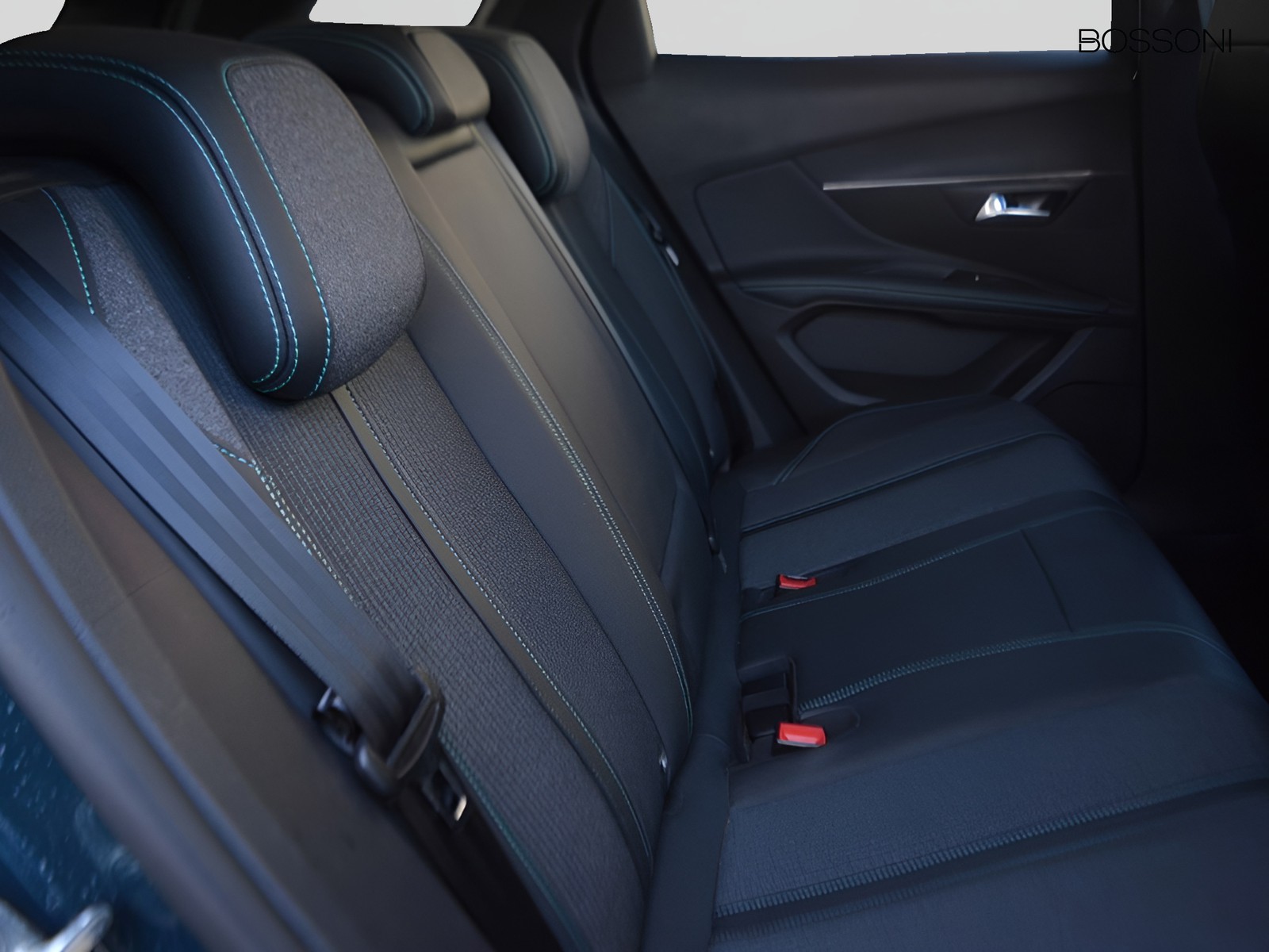 6 - Peugeot 3008 1.6 hybrid phev 225cv allure pack e-eat8