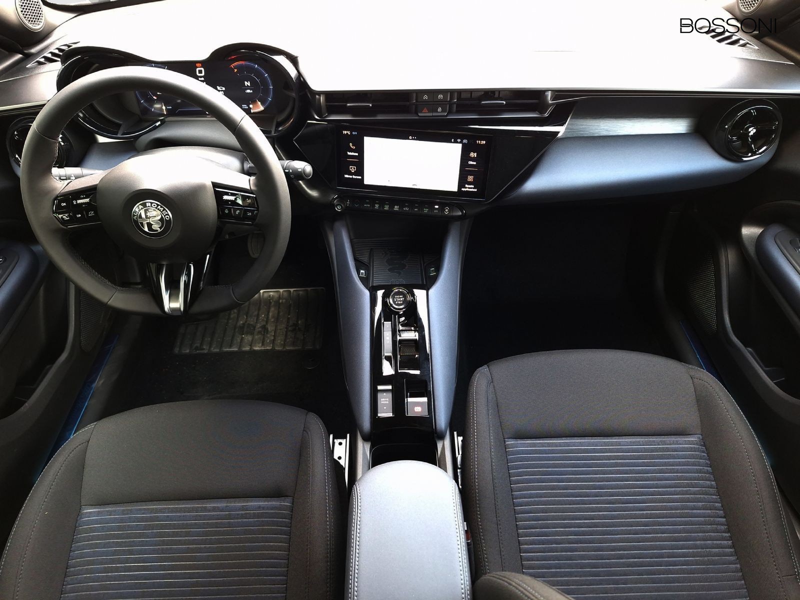 8 - Alfa Romeo Junior 1.2 hybrid 145cv ibrida edct6