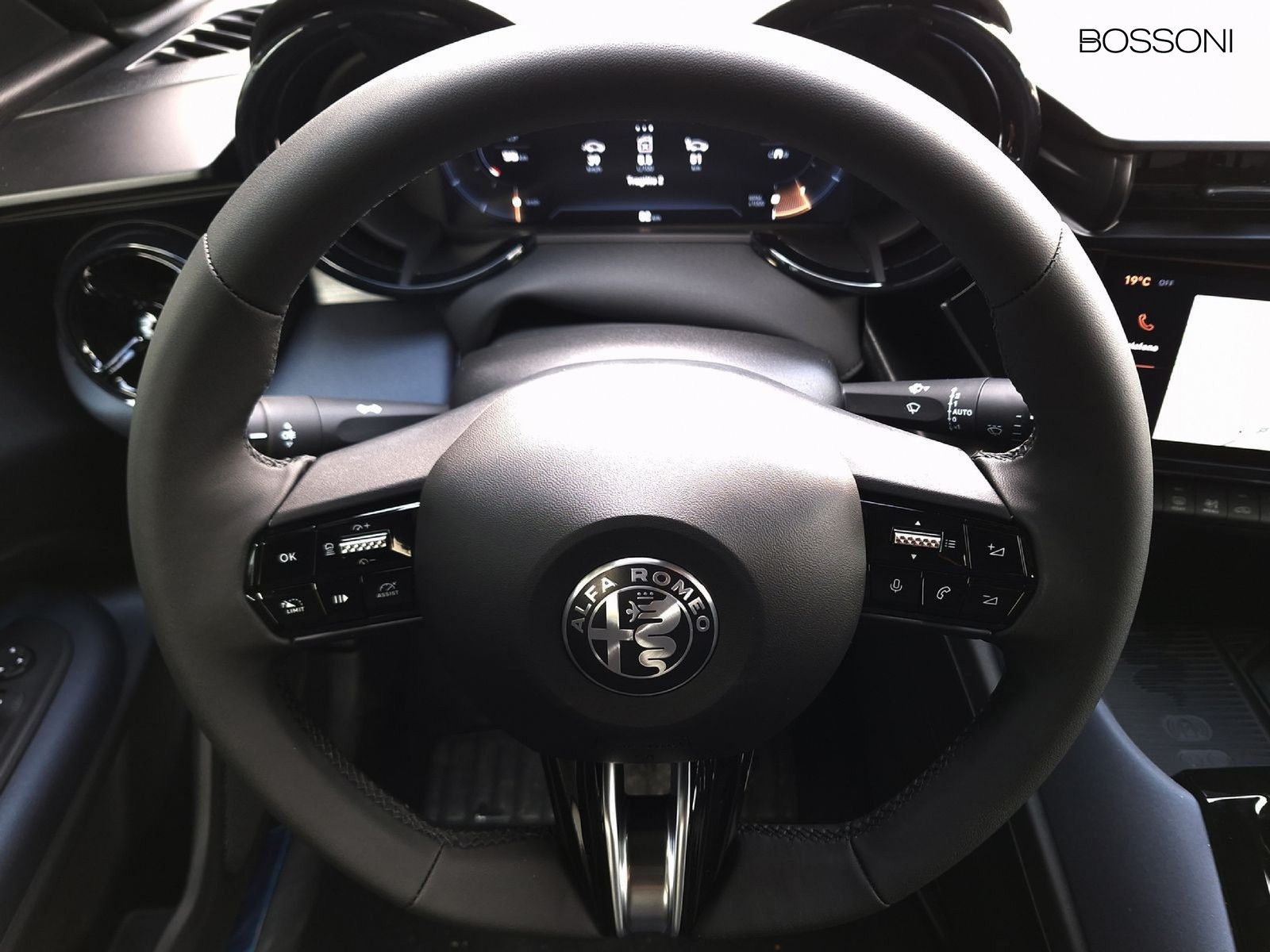 9 - Alfa Romeo Junior 1.2 hybrid 145cv ibrida edct6
