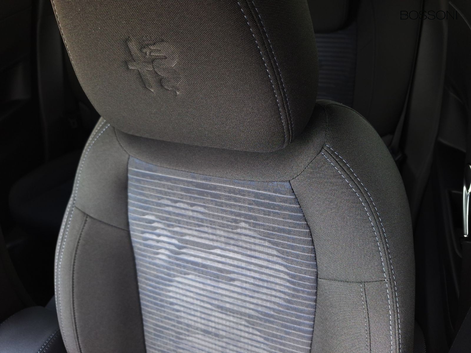 21 - Alfa Romeo Junior 1.2 hybrid 145cv ibrida edct6