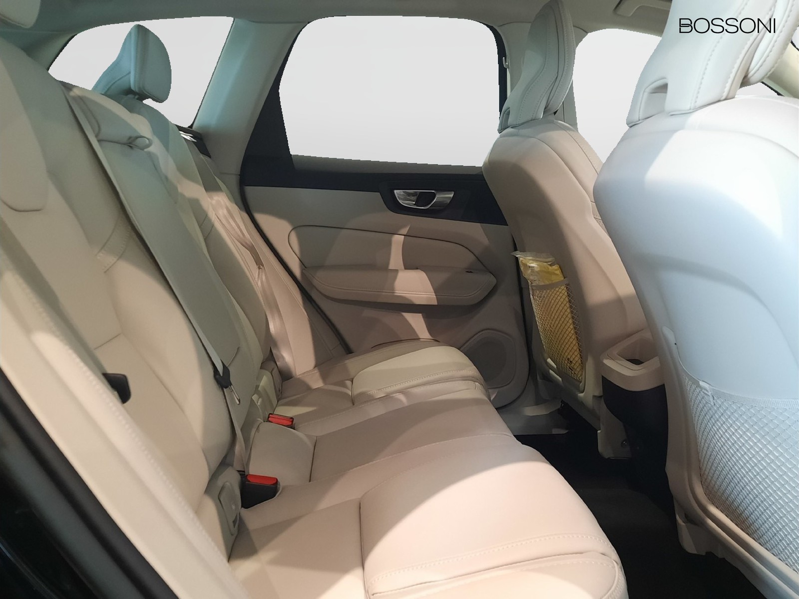 11 - Volvo XC60 2.0 b4 plus bright awd automatico