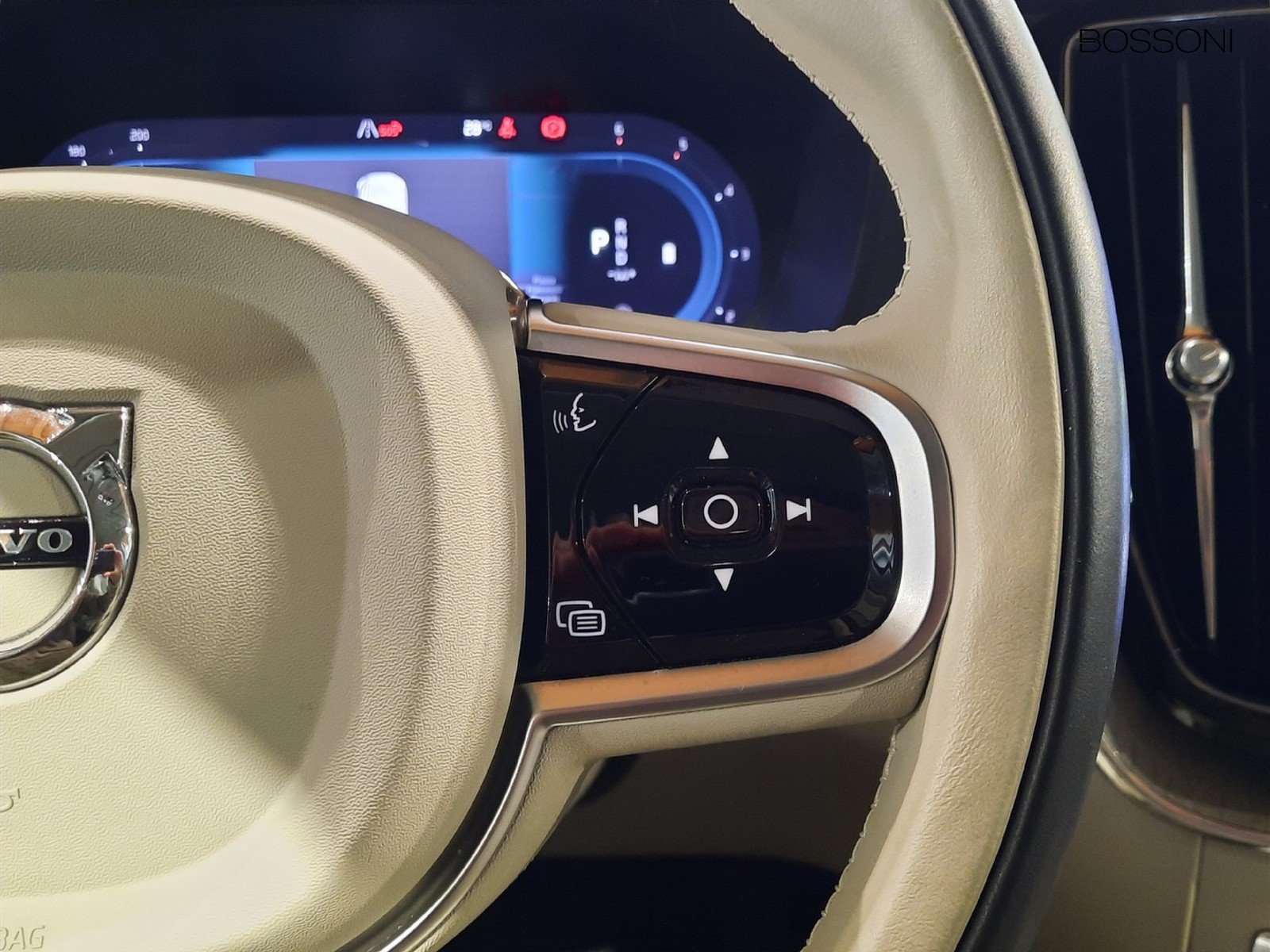 16 - Volvo XC60 2.0 b4 plus bright awd automatico