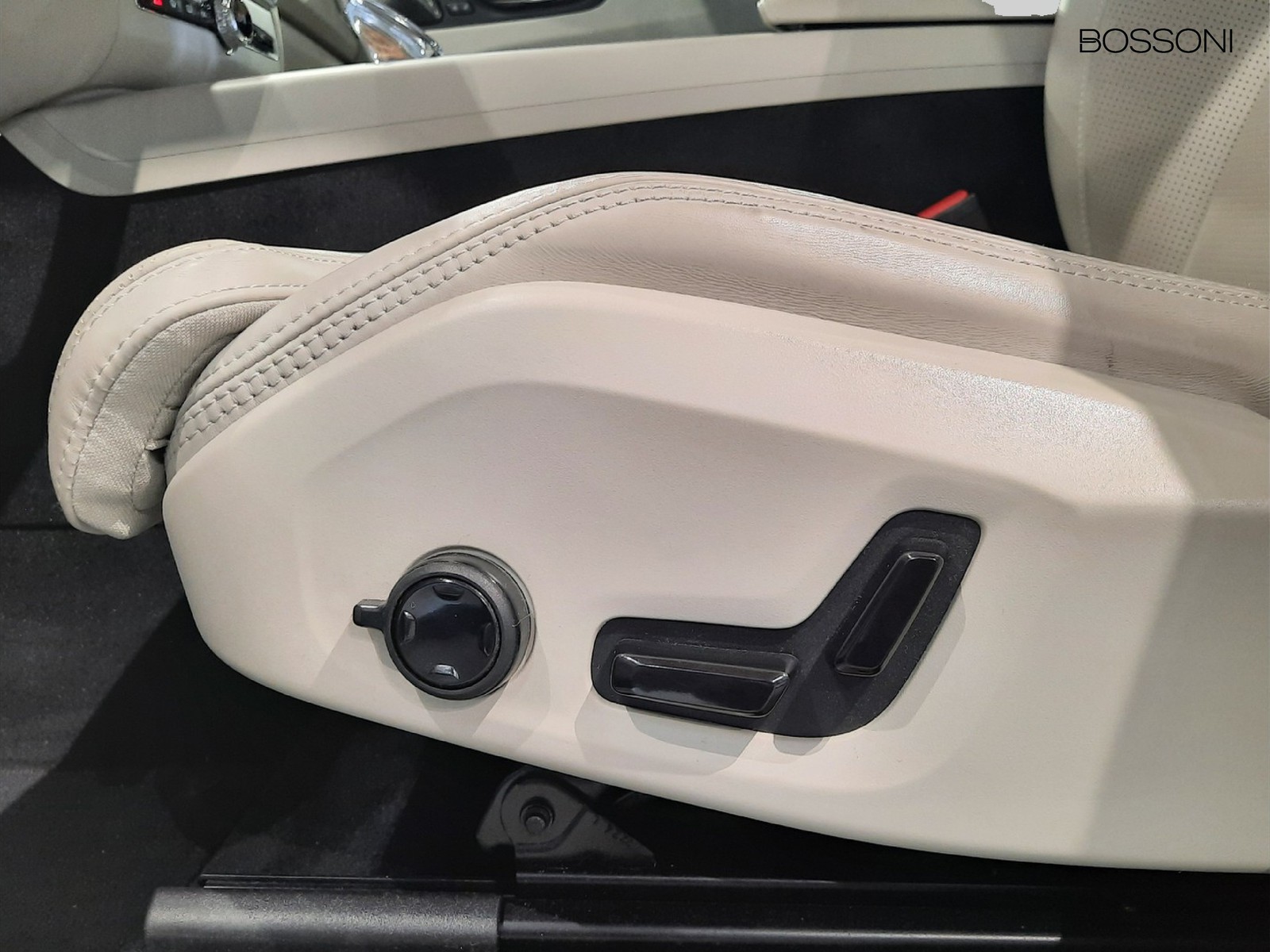 20 - Volvo XC60 2.0 b4 plus bright awd automatico