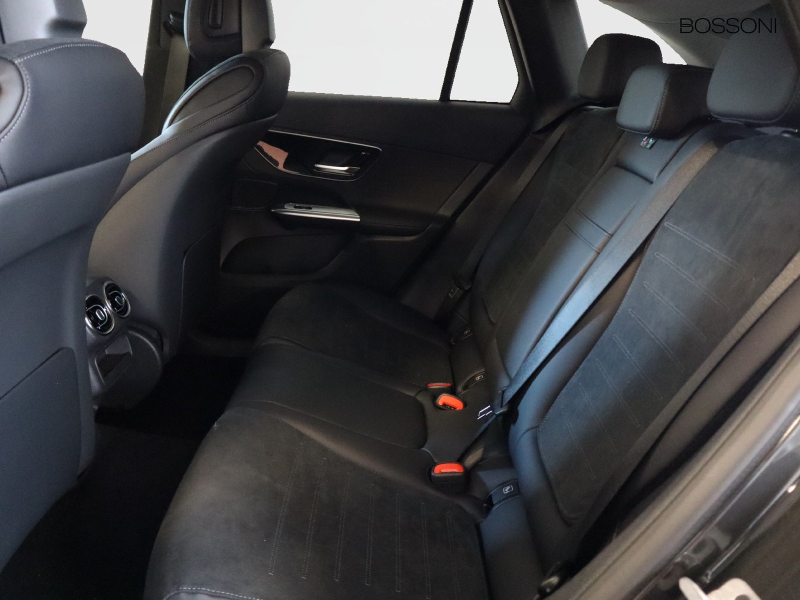 8 - Mercedes GLC suv 300 de plug in hybrid amg line advanced tech 4matic 9g-tronic