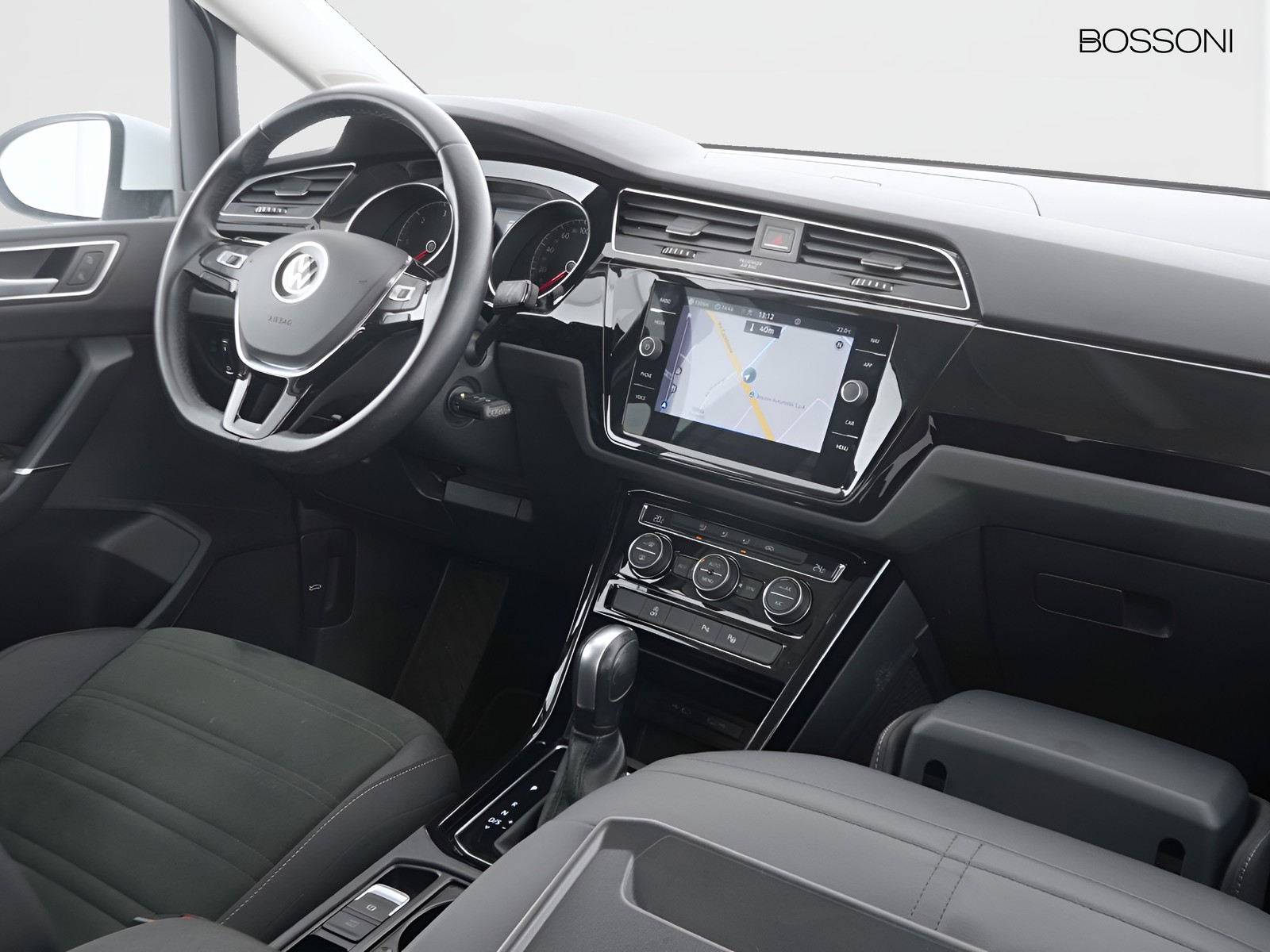 6 - Volkswagen Touran 2.0 tdi scr executive dsg