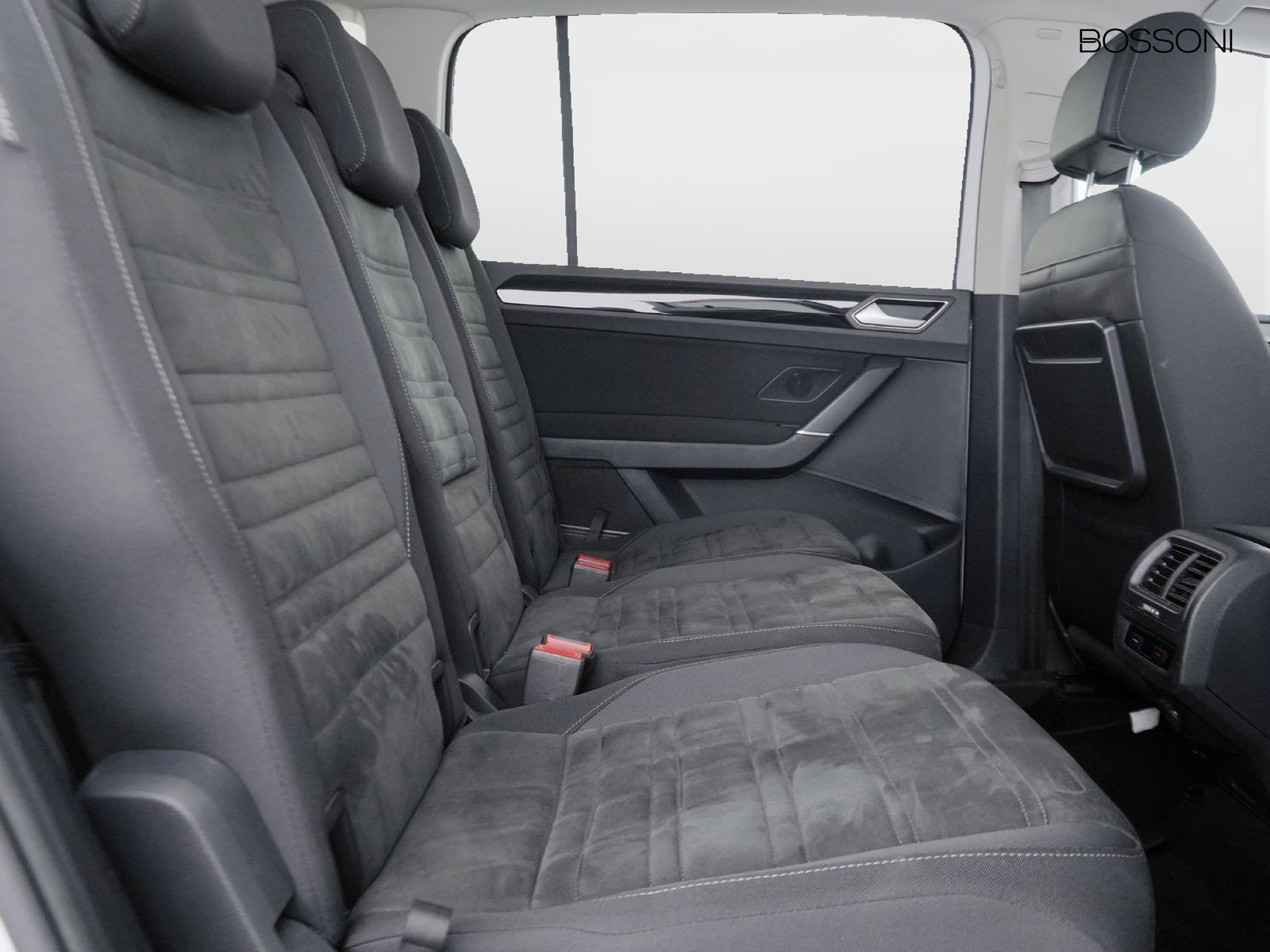 9 - Volkswagen Touran 2.0 tdi scr executive dsg