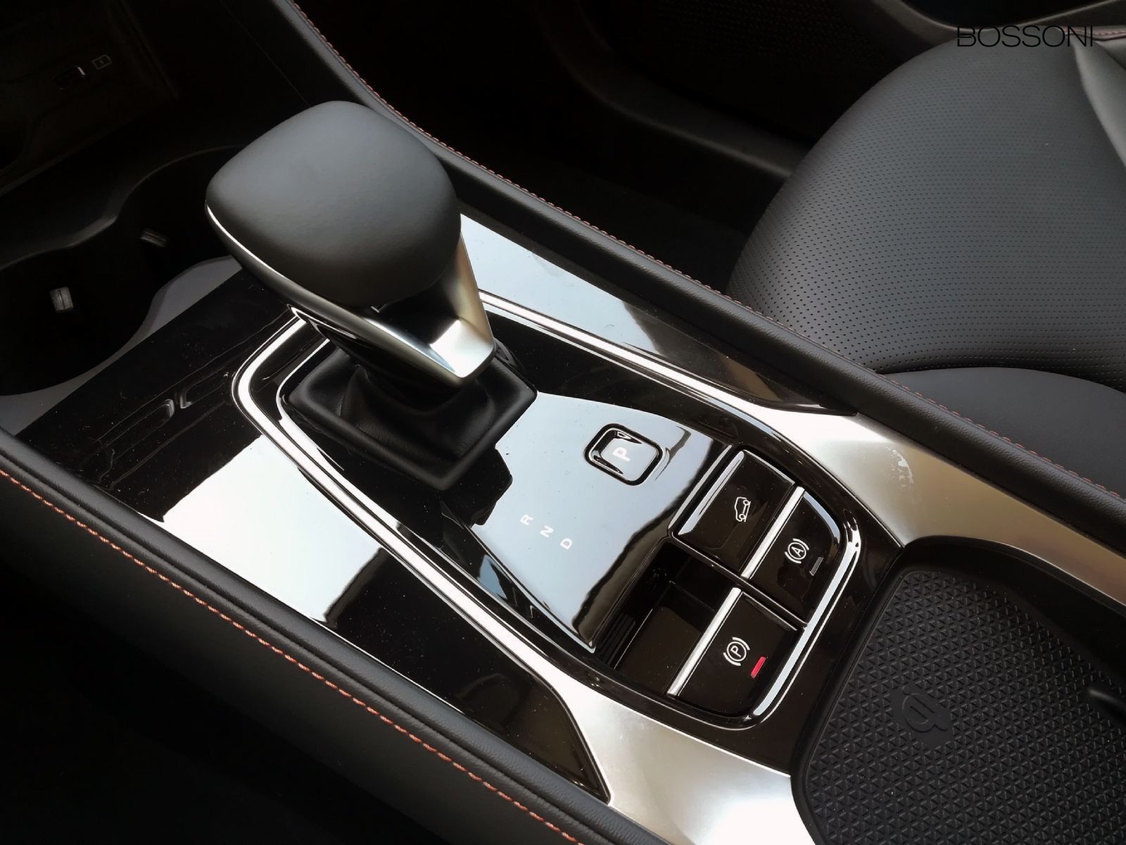 18 - Mg HS 1.5 hybrid+ luxury auto