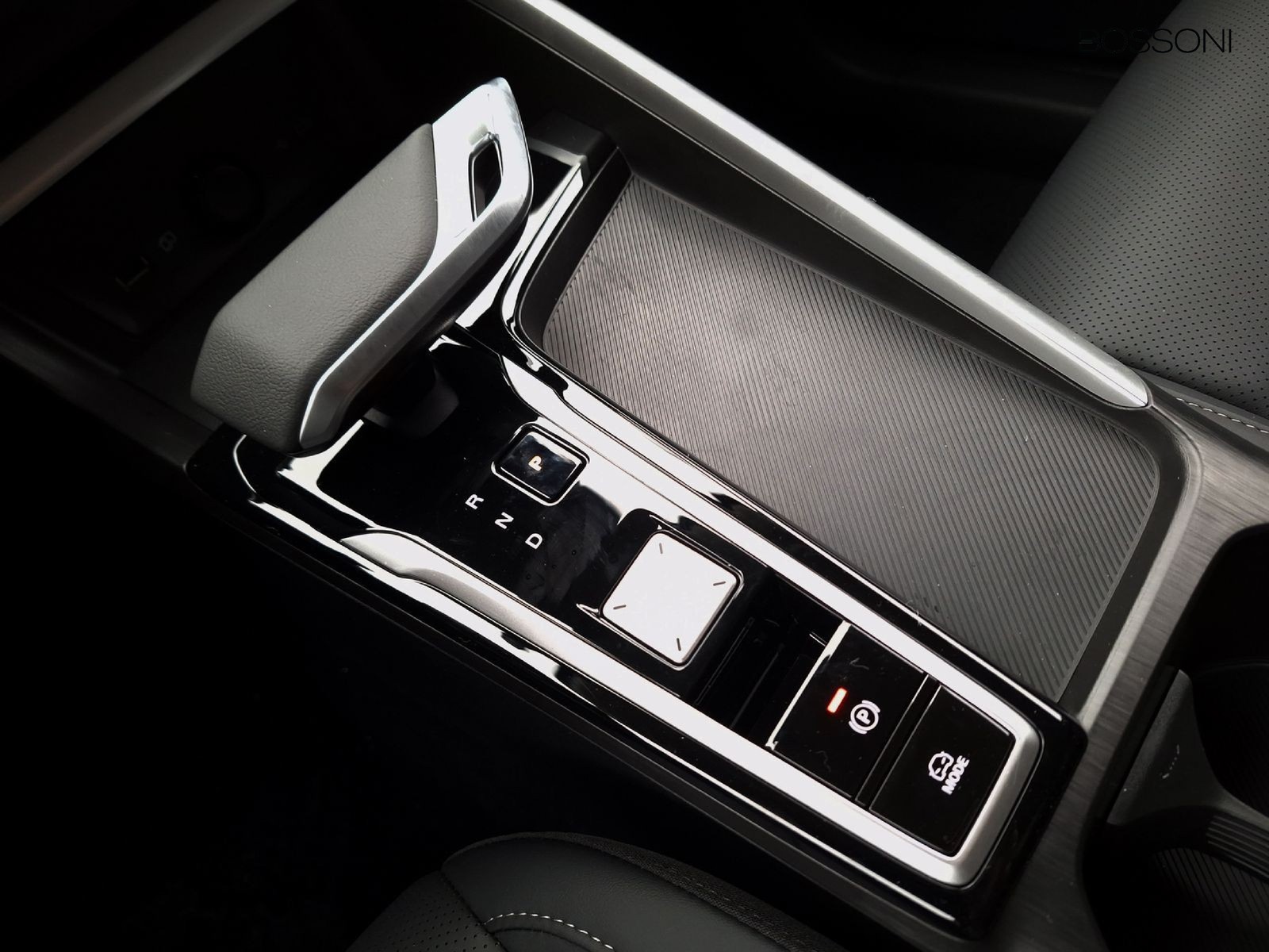 18 - Mg ZS 1.5 hybrid+ luxury auto