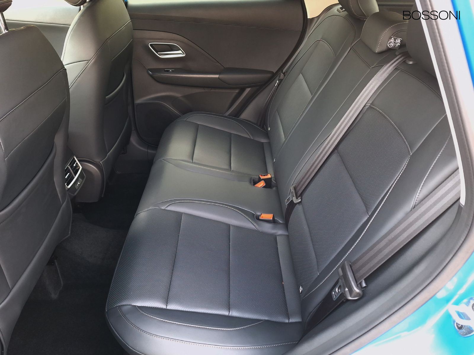 12 - Mg ZS 1.5 hybrid+ luxury auto
