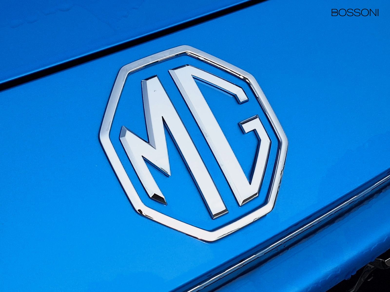 24 - Mg ZS 1.5 hybrid+ luxury auto