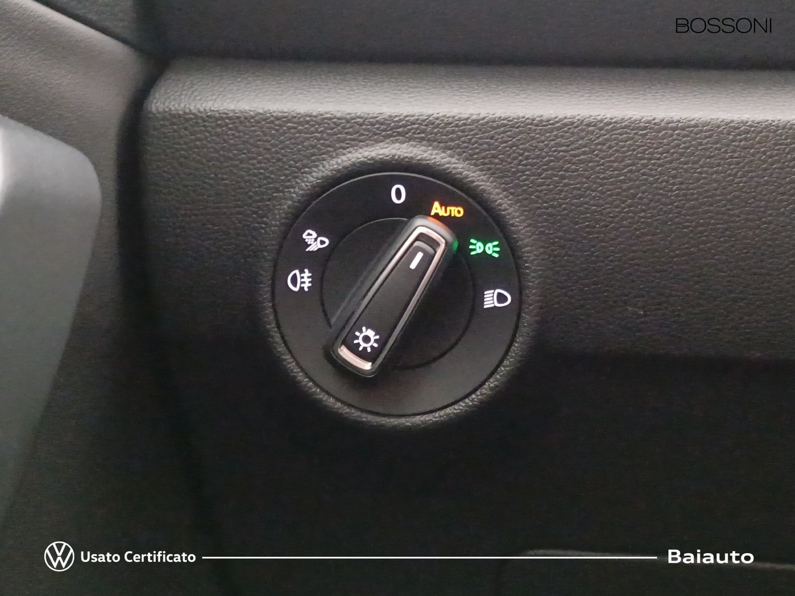 17 - Volkswagen T-Roc 2.0 tdi scr 115cv style