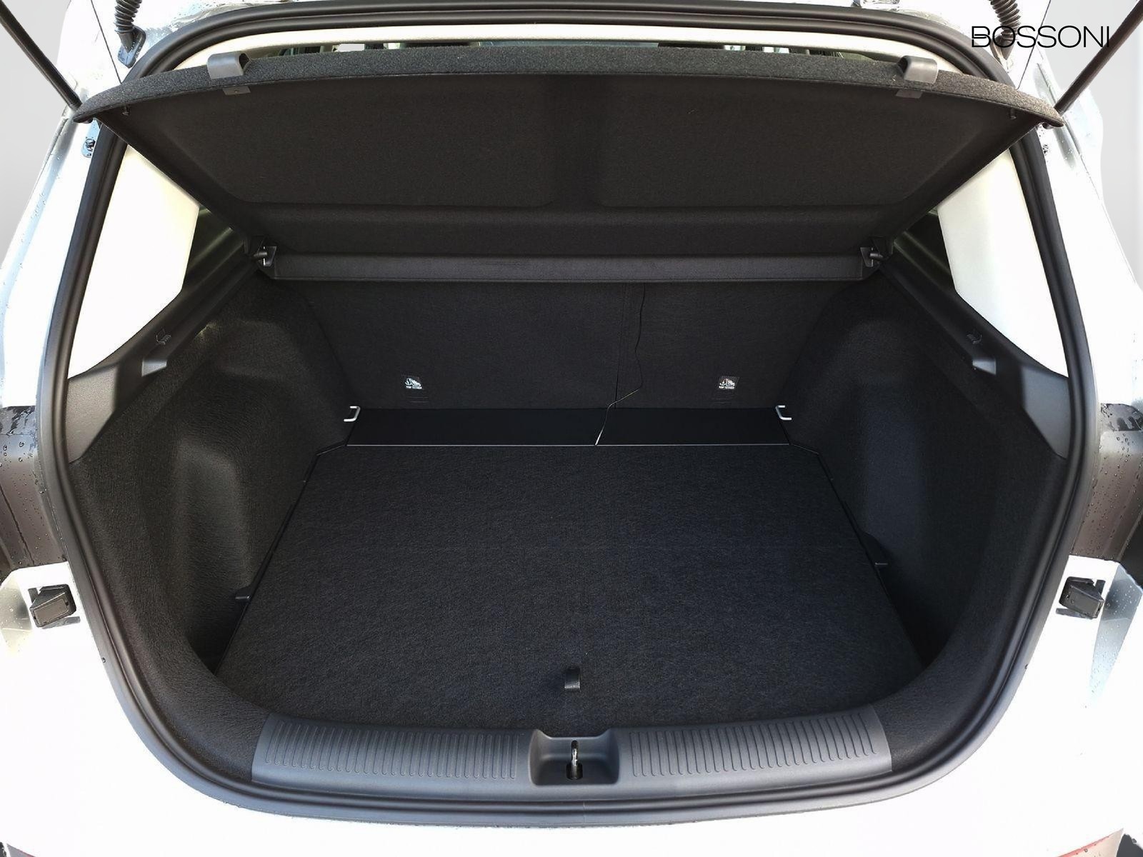 6 - Mg ZS 1.5 hybrid+ luxury auto