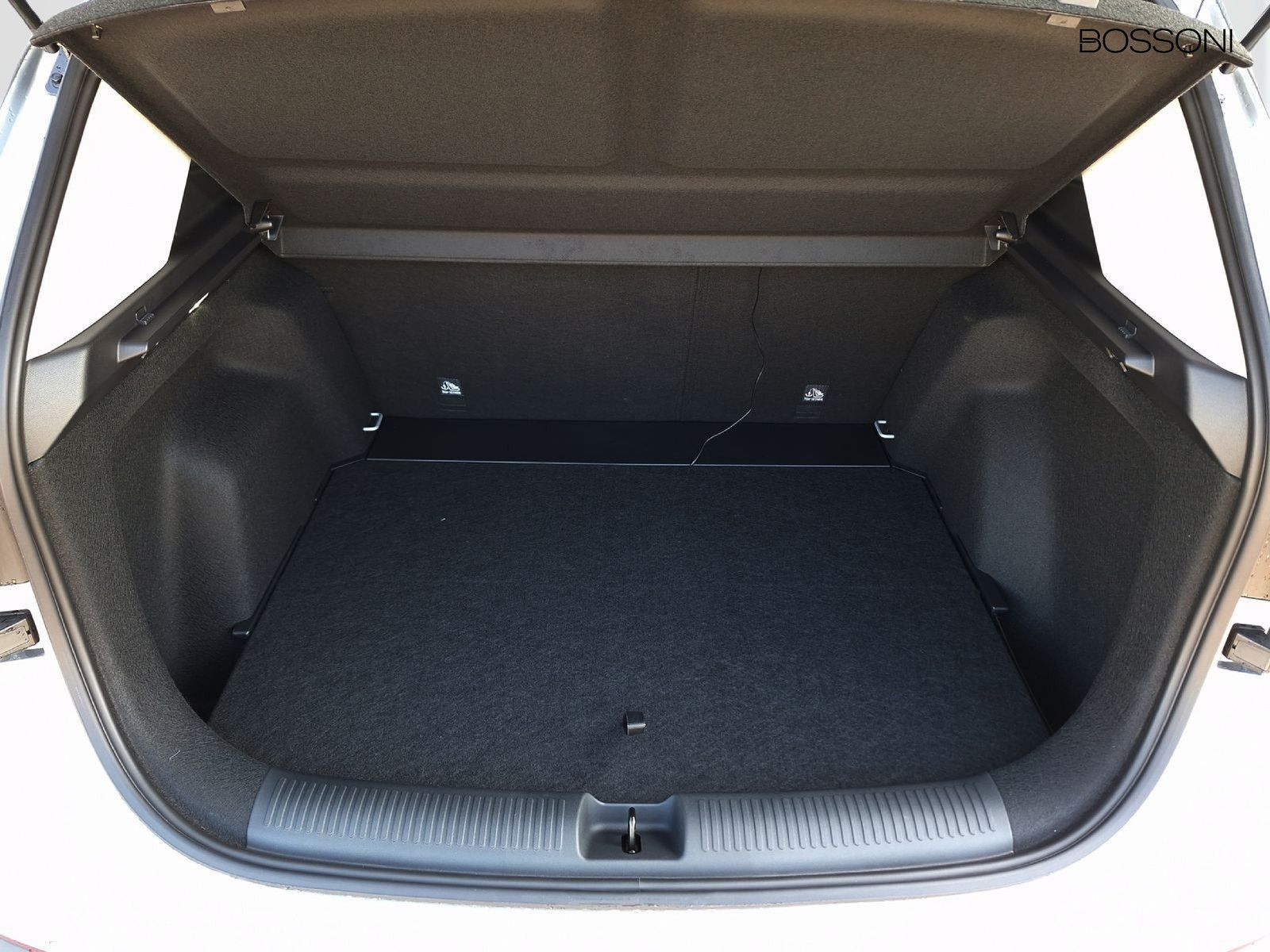6 - Mg ZS 1.5 hybrid+ luxury auto