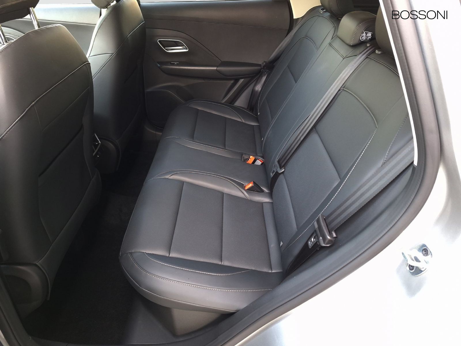12 - Mg ZS 1.5 hybrid+ luxury auto