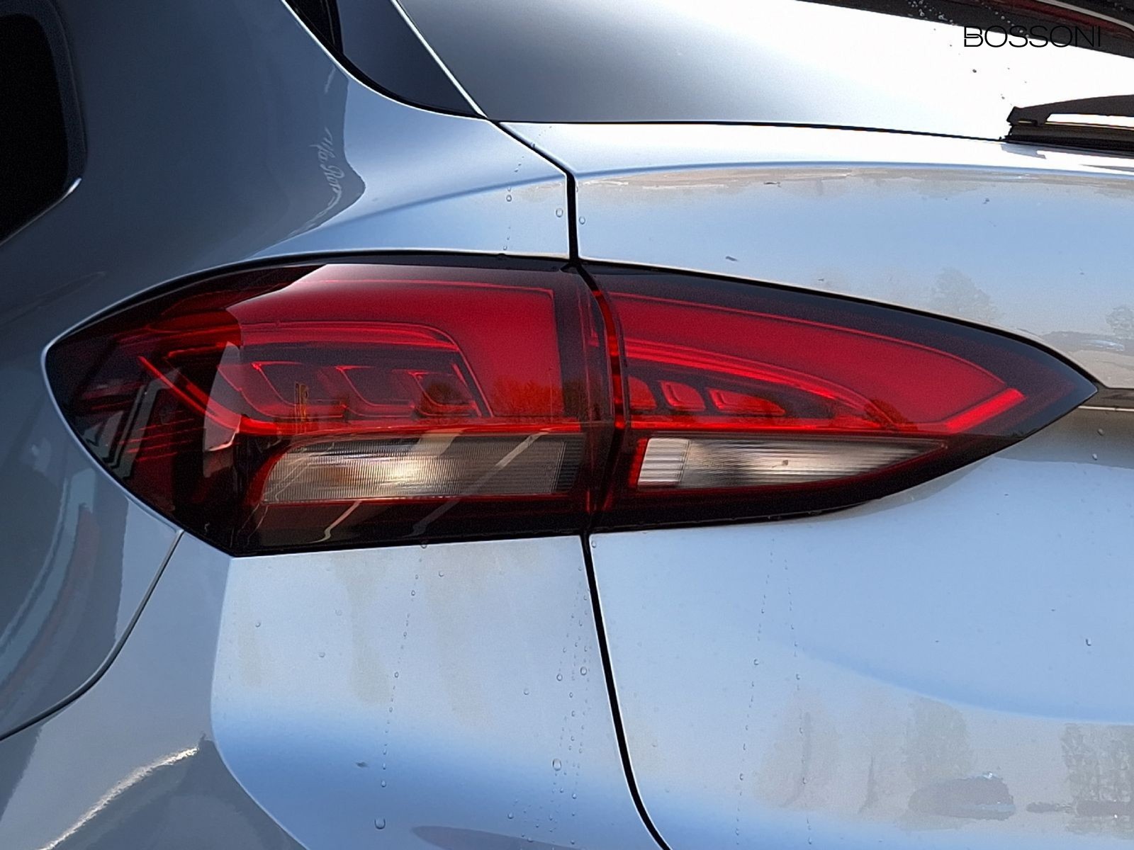 15 - Mg ZS 1.5 hybrid+ luxury auto