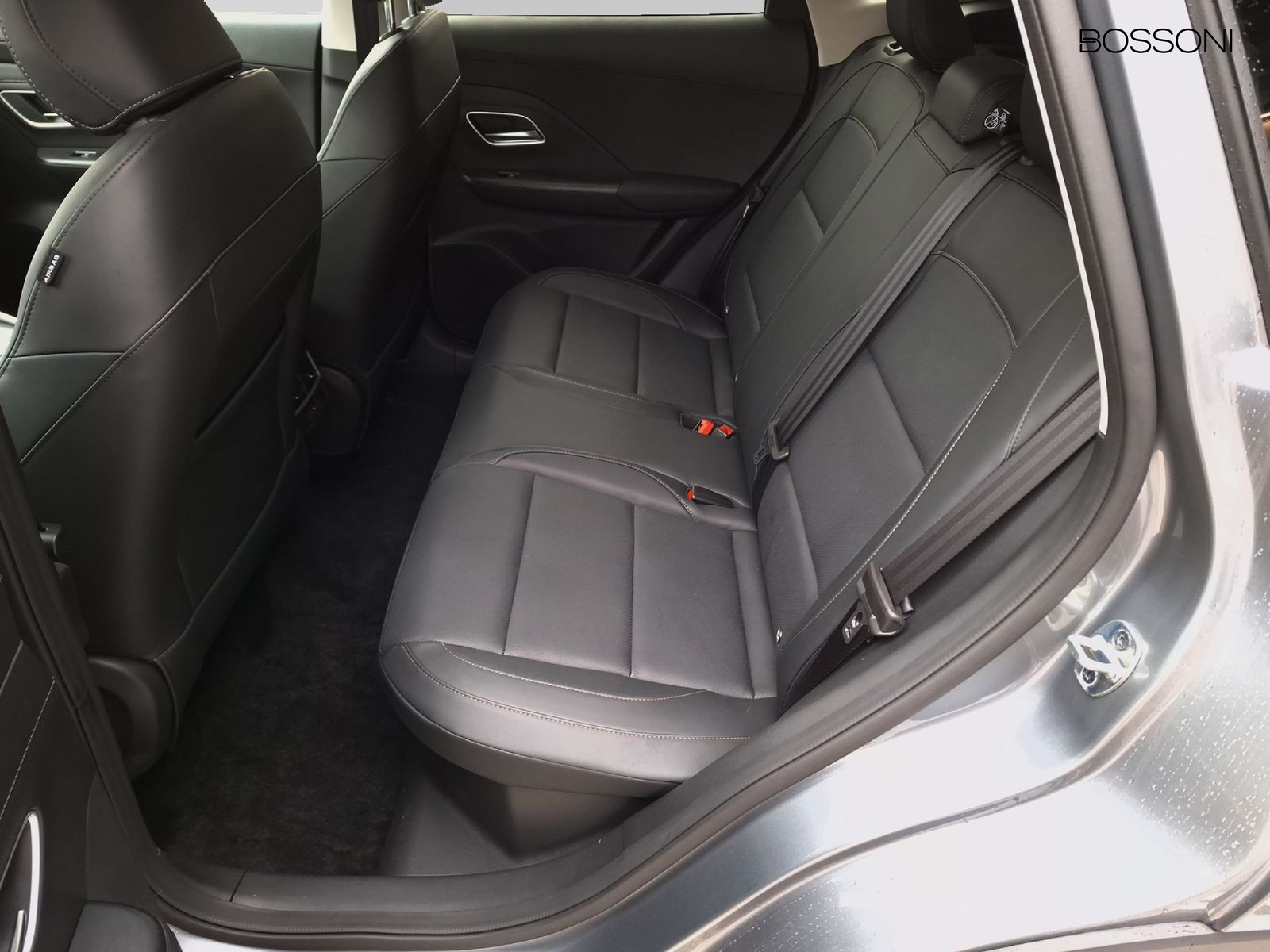 12 - Mg ZS 1.5 hybrid+ luxury auto