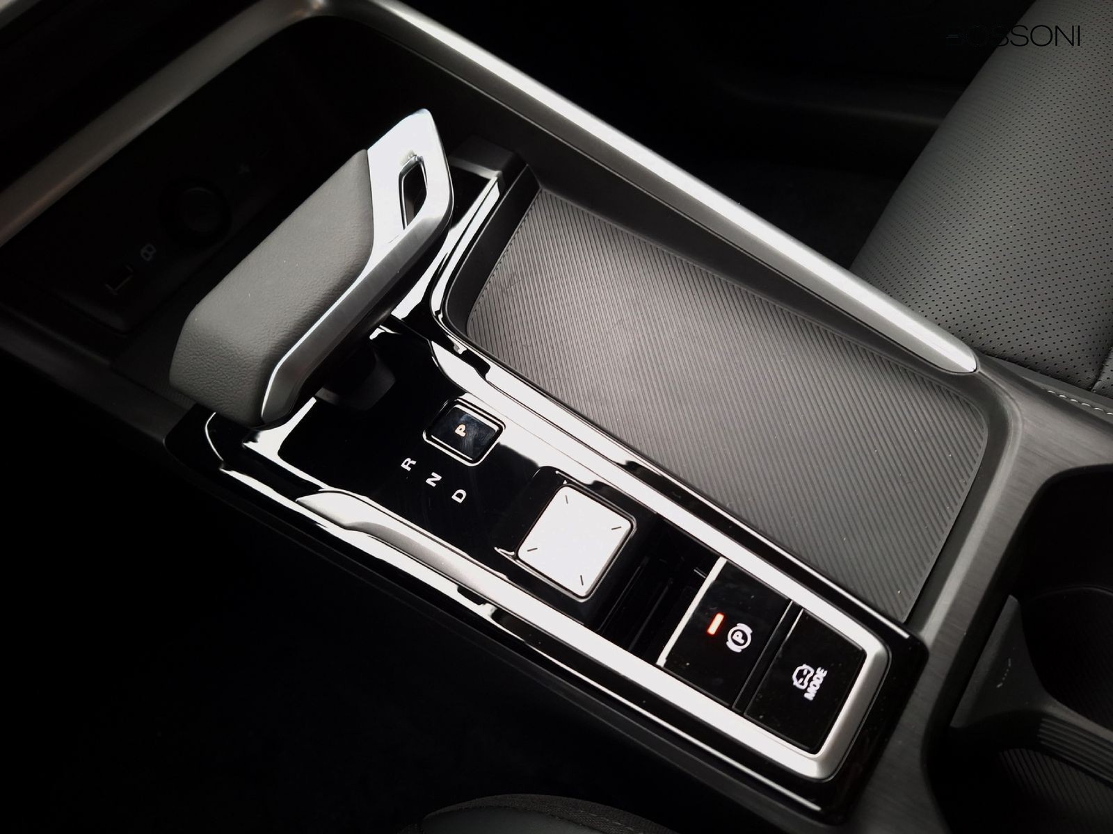 18 - Mg ZS 1.5 hybrid+ luxury auto