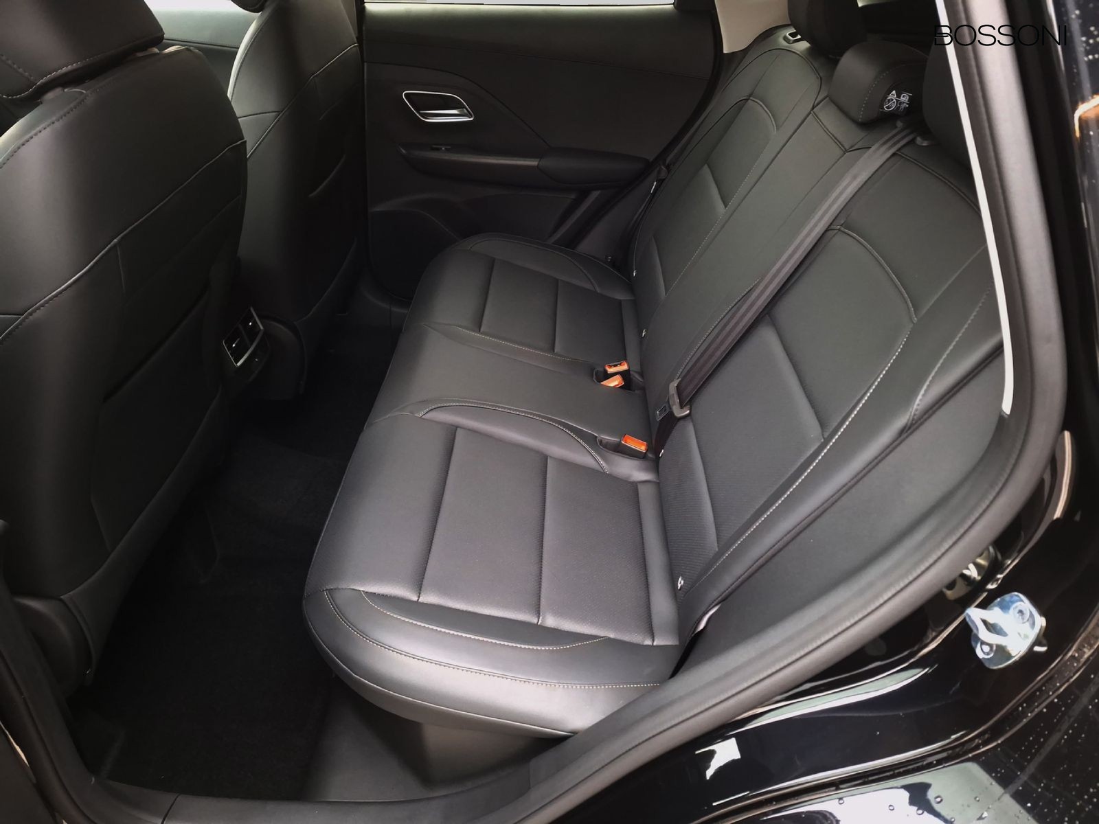 12 - Mg ZS 1.5 hybrid+ luxury auto