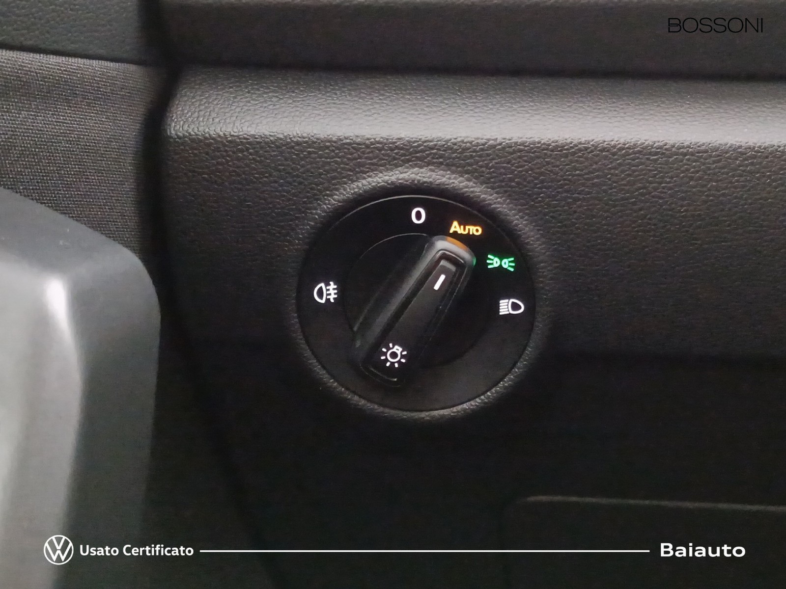 16 - Volkswagen T-Roc 1.0 tsi 110cv life