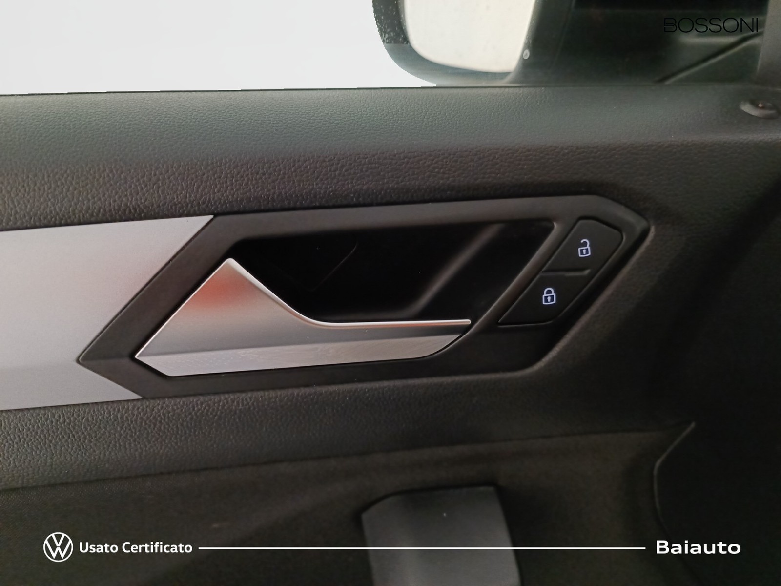 18 - Volkswagen T-Roc 1.0 tsi 110cv life