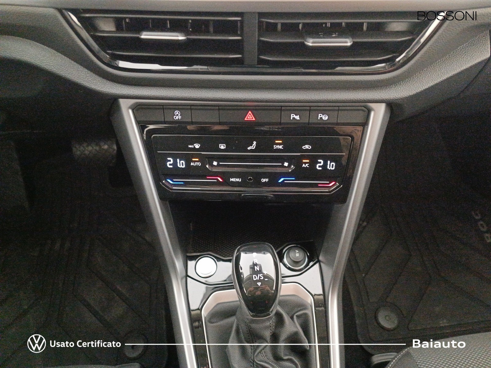 11 - Volkswagen T-Roc 1.5 tsi act edition plus dsg