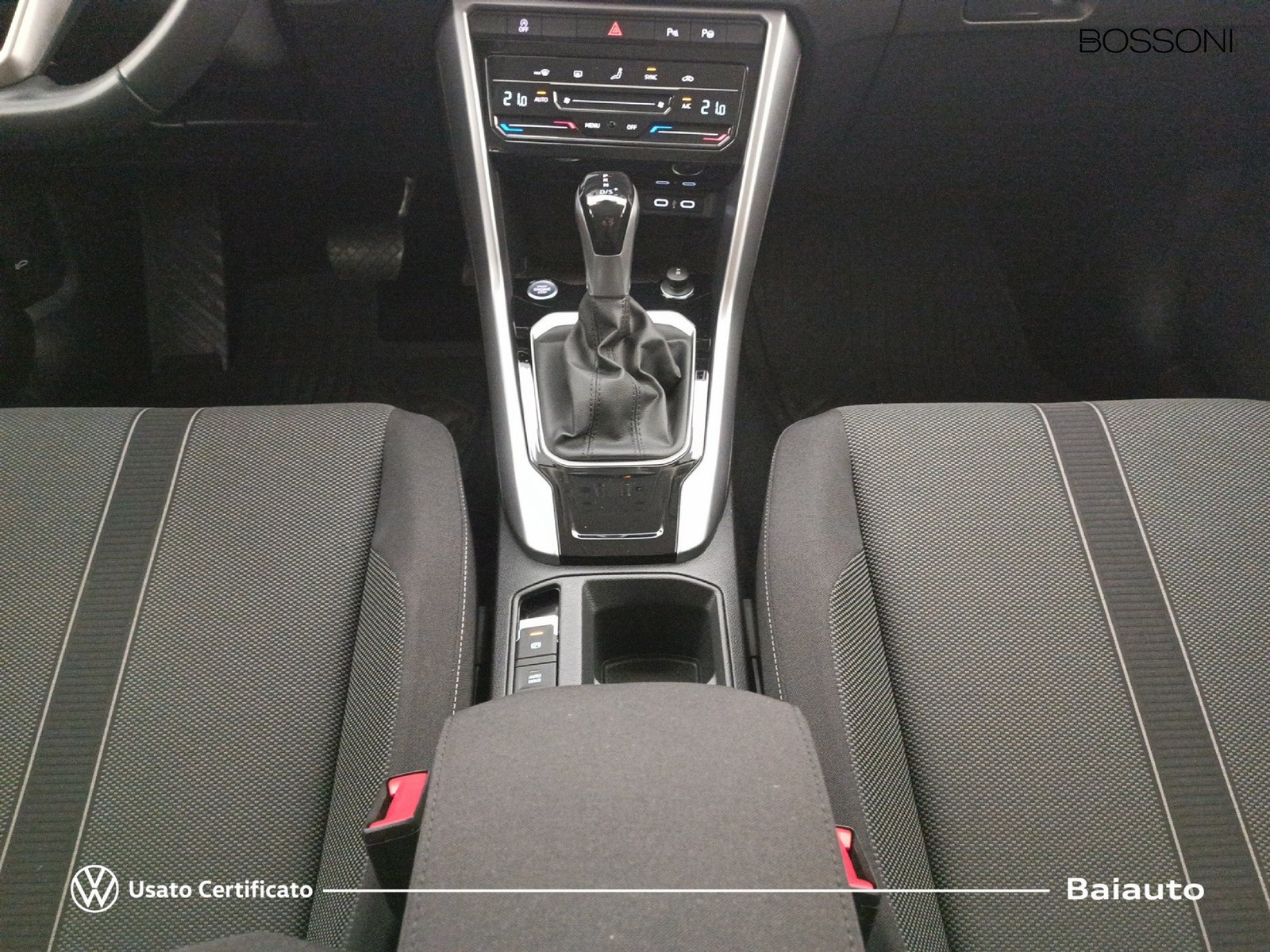 14 - Volkswagen T-Roc 1.5 tsi act edition plus dsg