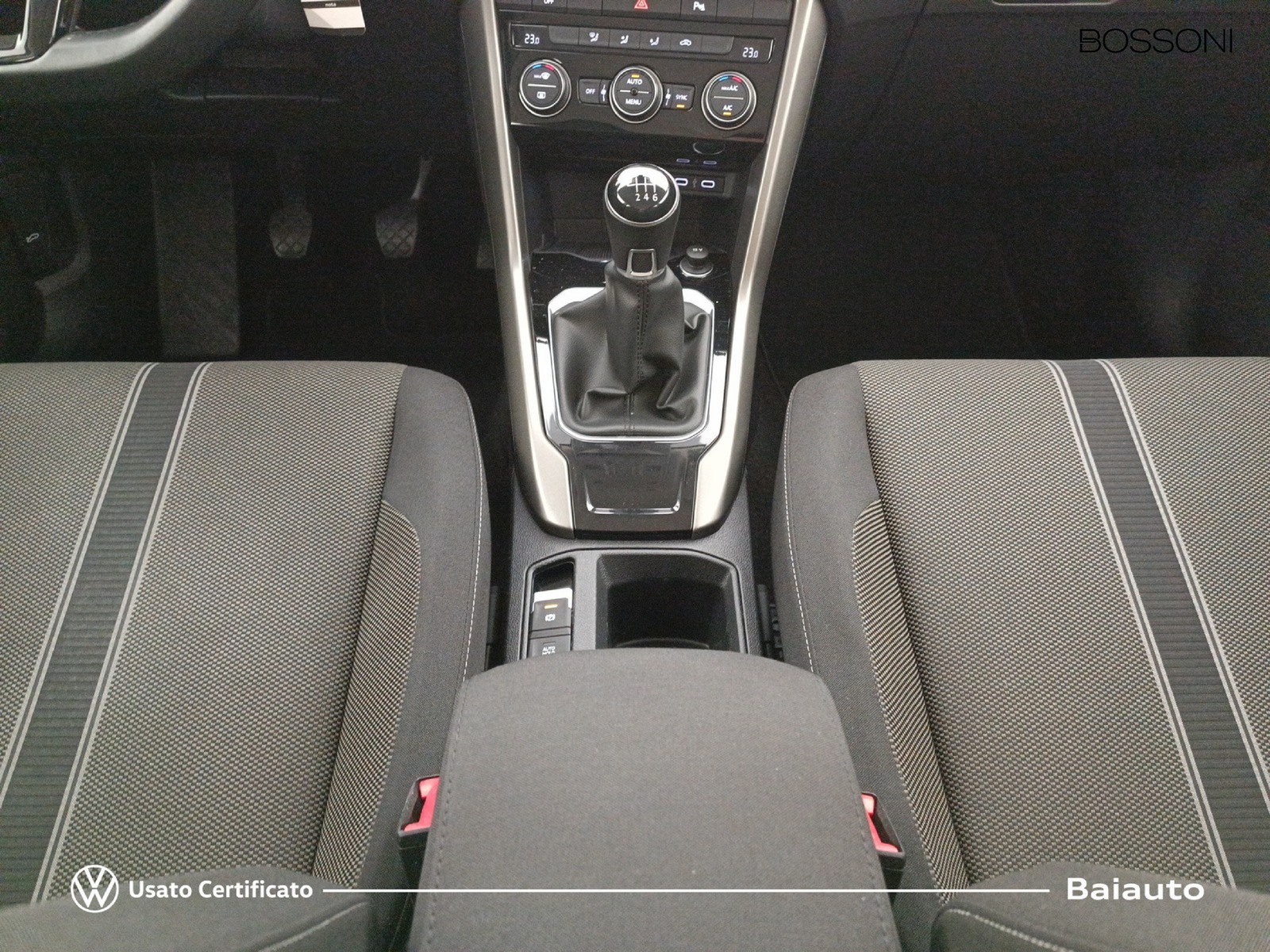14 - Volkswagen T-Roc 1.5 tsi act style