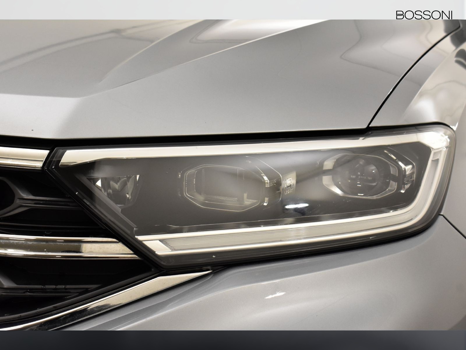 14 - Volkswagen T-Roc 2.0 tdi scr 150cv r line dsg