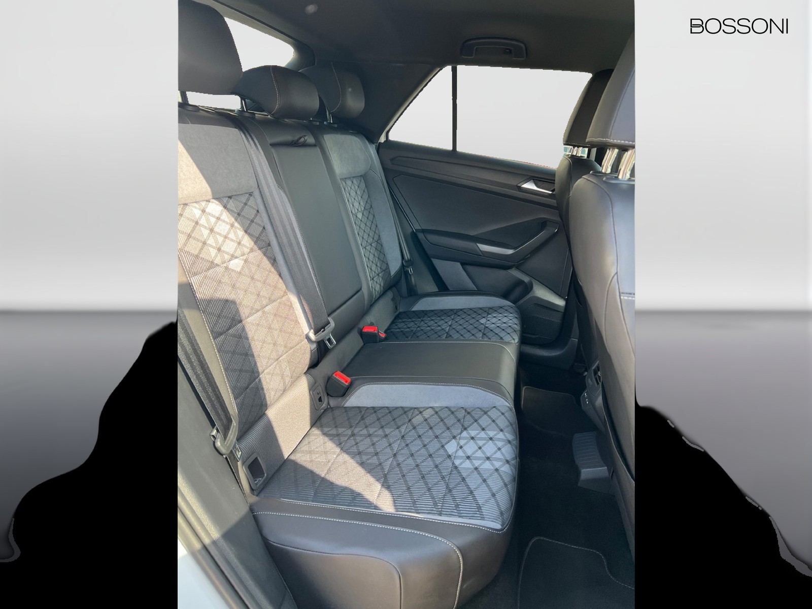 12 - Volkswagen T-Roc 1.5 tsi act r line dsg