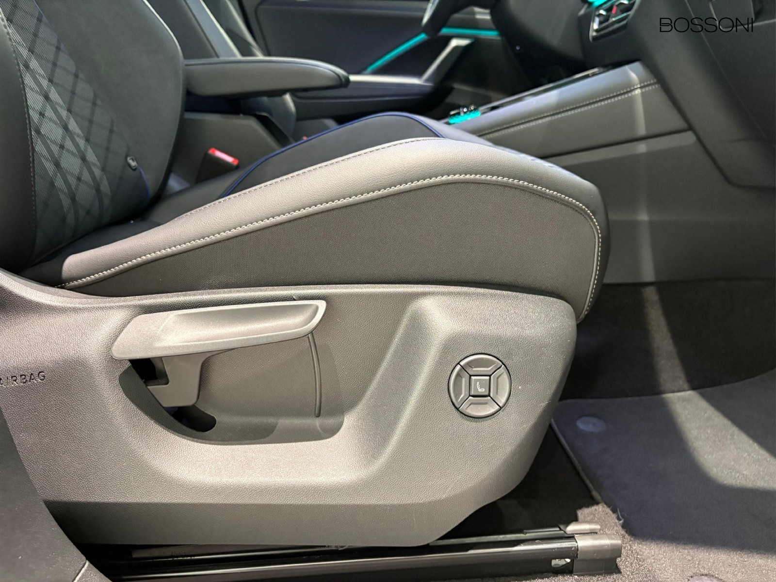 21 - Volkswagen Tiguan 2.0 tdi scr 150cv r-line dsg