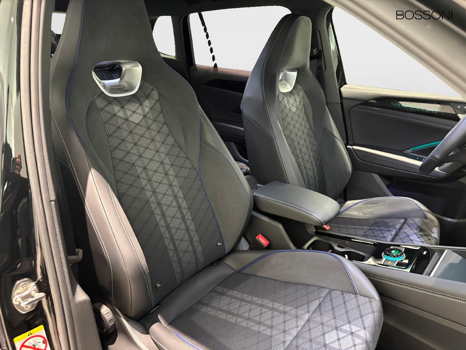 23 - Volkswagen Tiguan 2.0 tdi scr 150cv r-line dsg