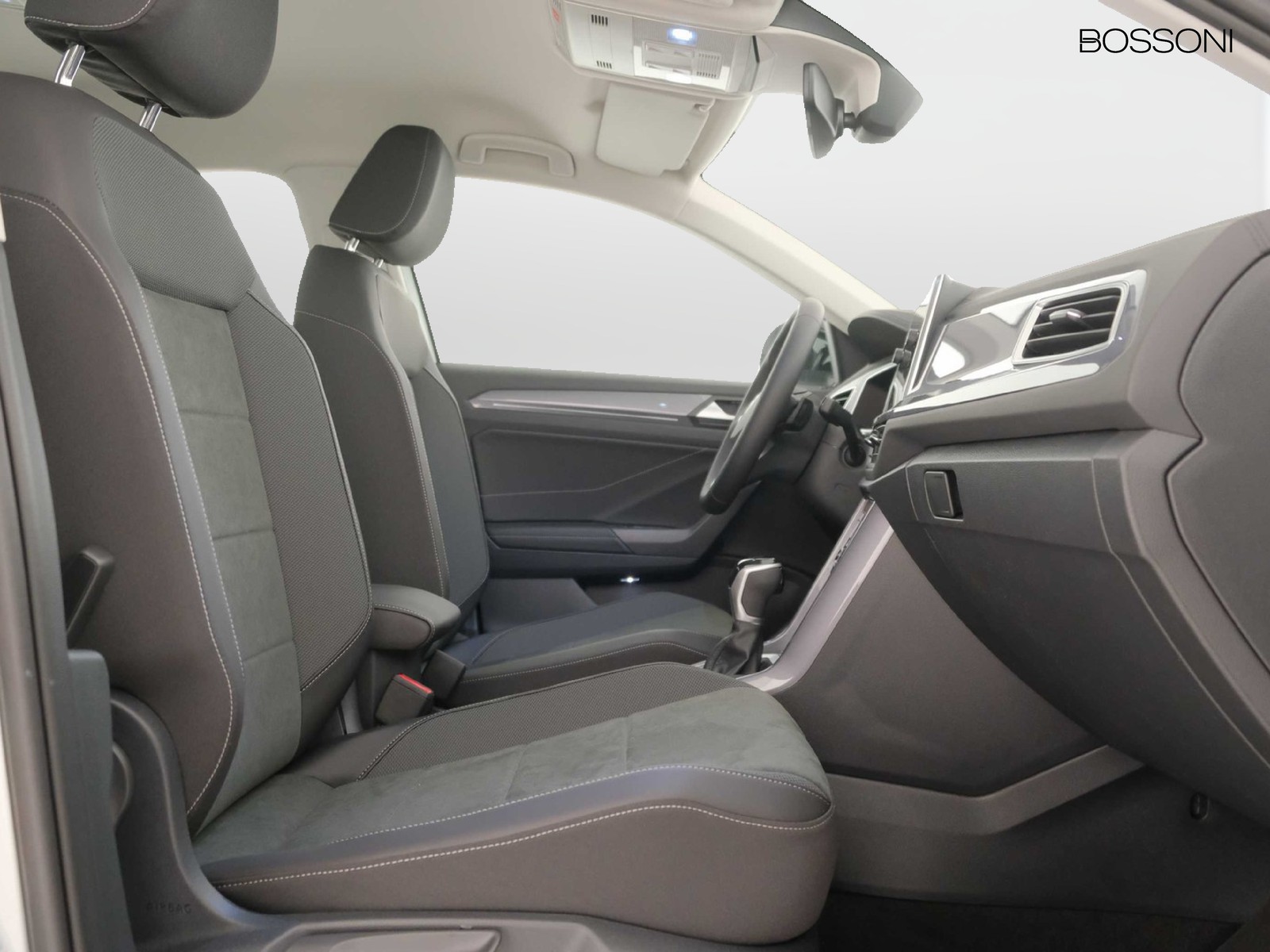 8 - Volkswagen T-Roc 1.5 tsi act style dsg