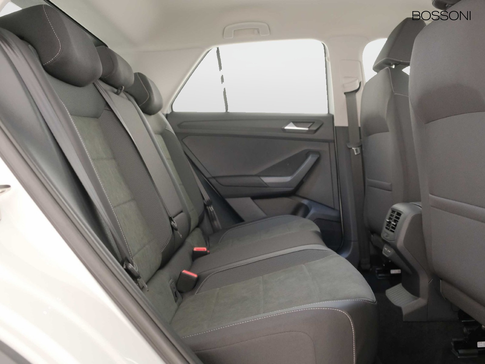9 - Volkswagen T-Roc 1.5 tsi act style dsg
