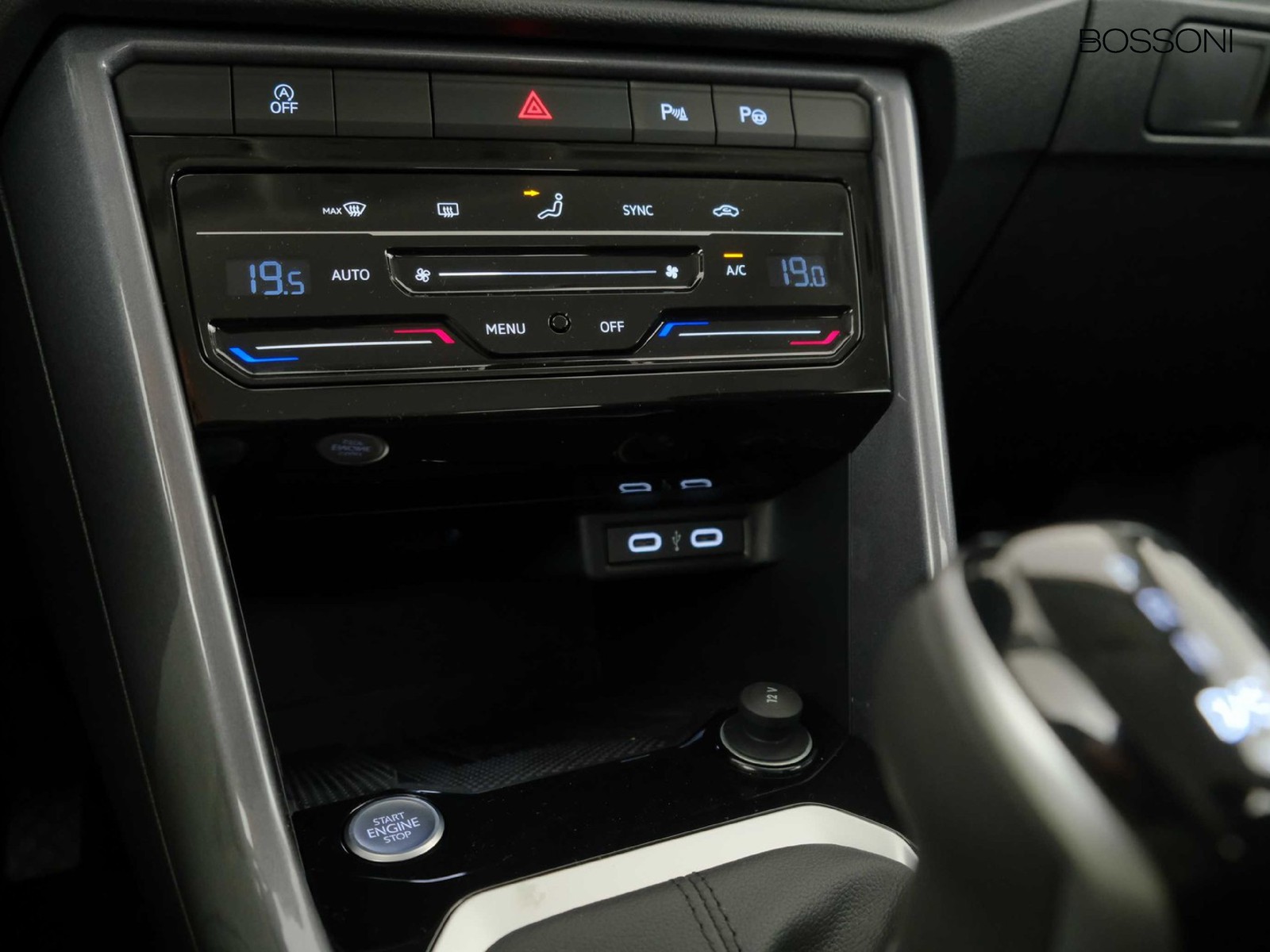 28 - Volkswagen T-Roc 1.5 tsi act style dsg