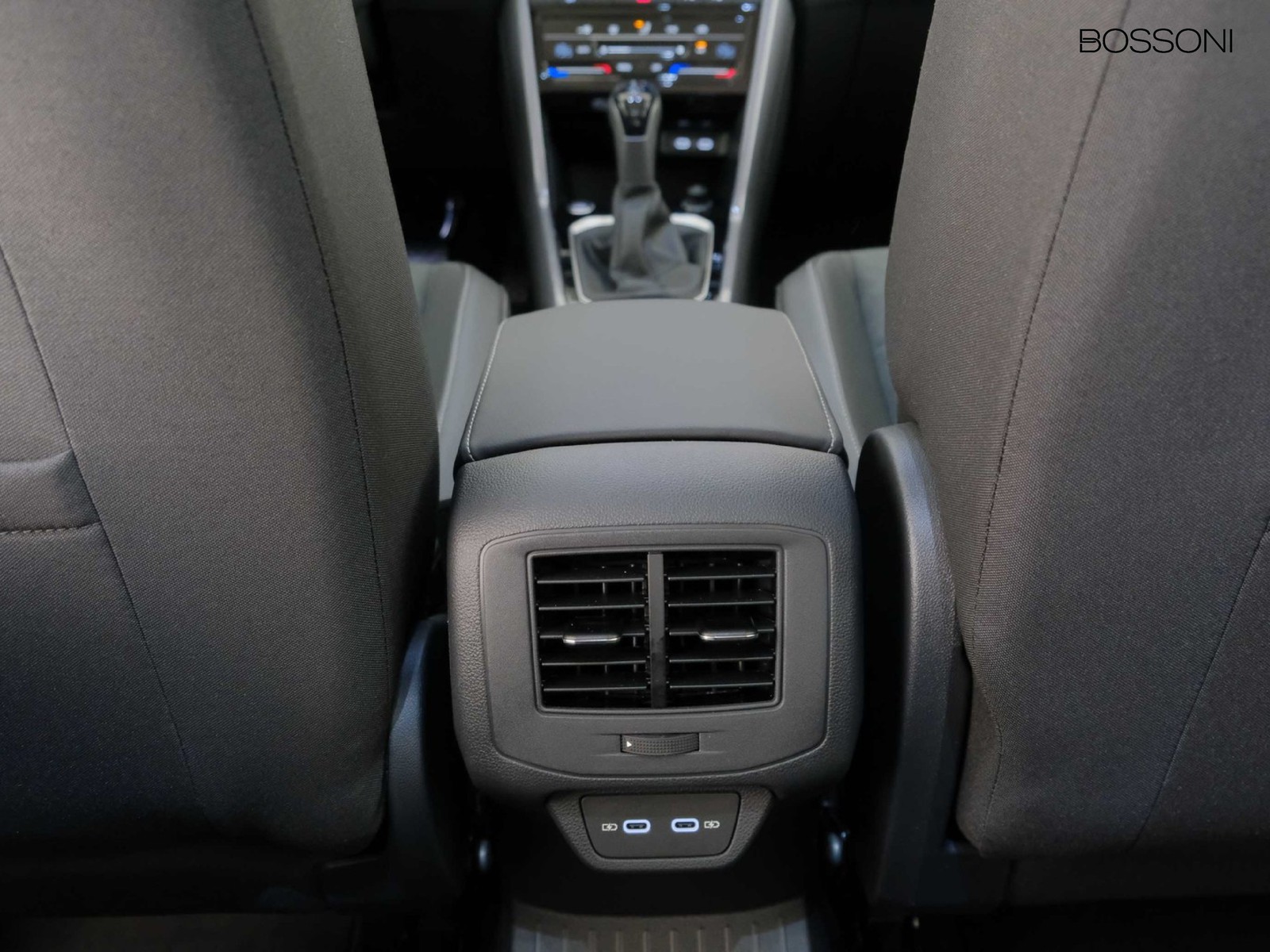 34 - Volkswagen T-Roc 1.5 tsi act style dsg