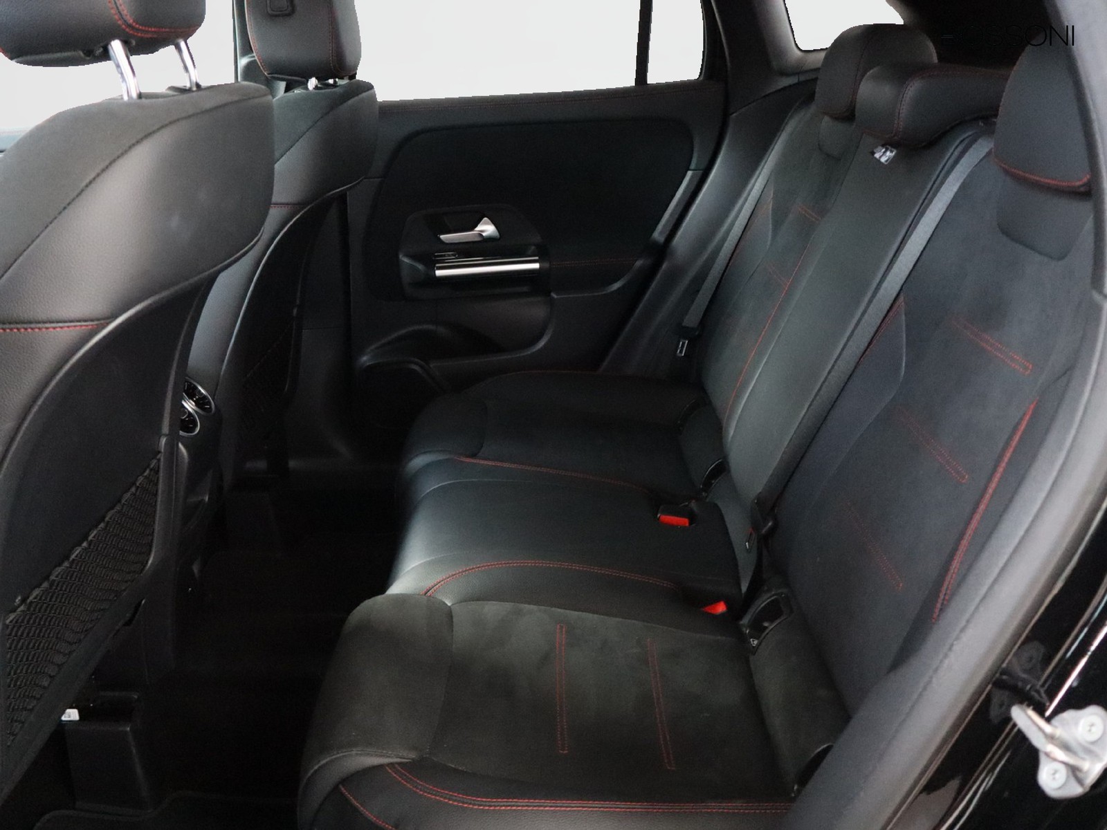 8 - Mercedes GLA 180 d premium 8g-dct