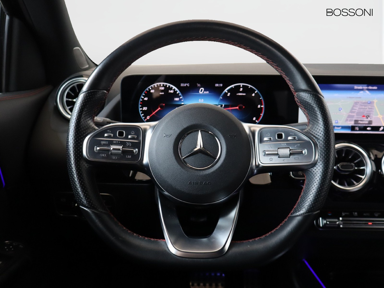 16 - Mercedes GLA 180 d premium 8g-dct