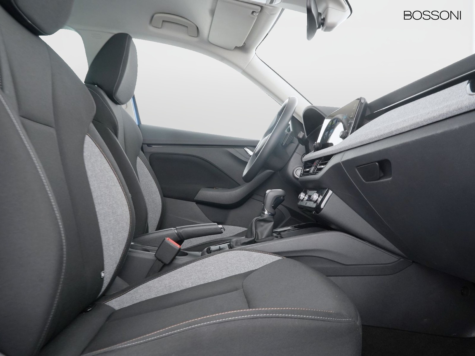 8 - Skoda Kamiq 1.0 tsi 115cv black dots dsg