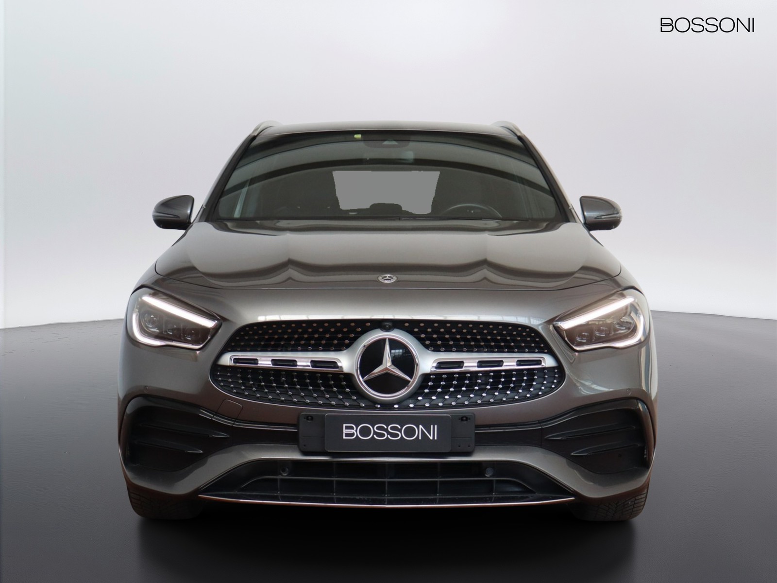 2 - Mercedes GLA 200 d premium 8g-dct