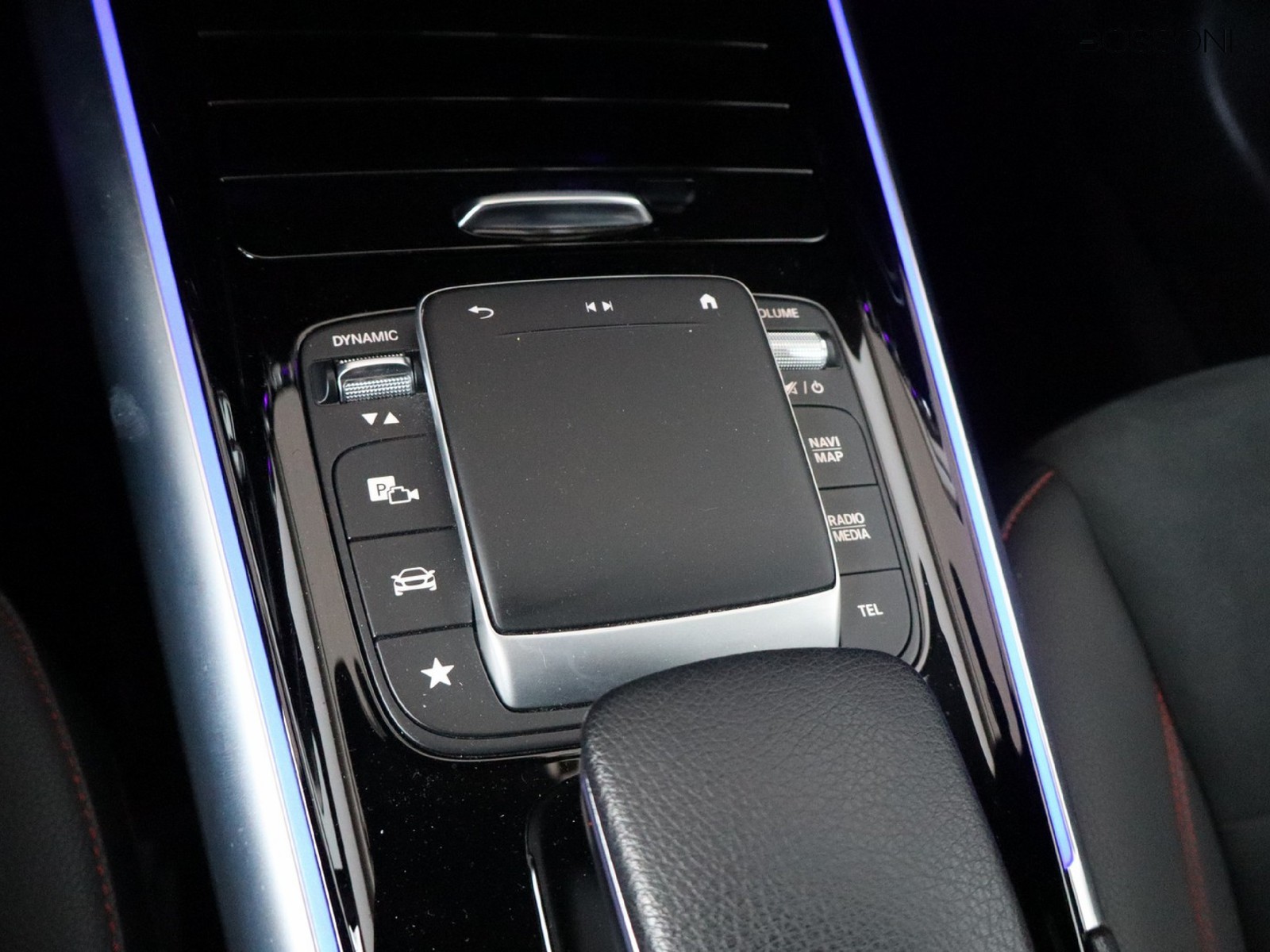 15 - Mercedes GLA 200 d premium 8g-dct