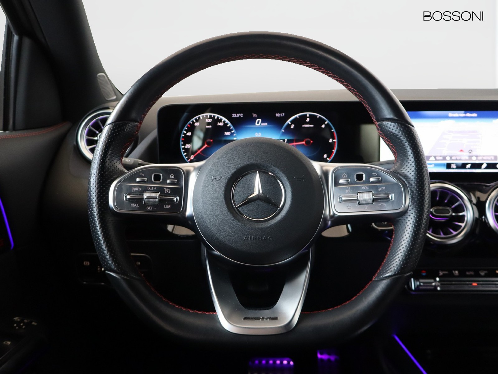 18 - Mercedes GLA 200 d premium 8g-dct