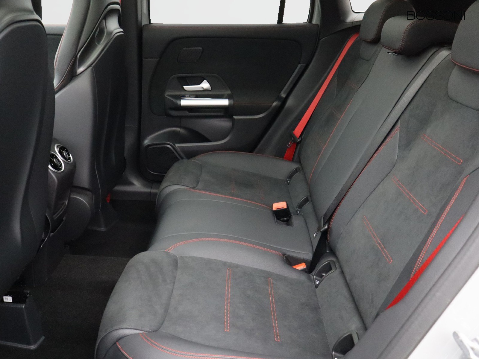 8 - AMG GLA amg 35 premium amg 4matic 8g-dct