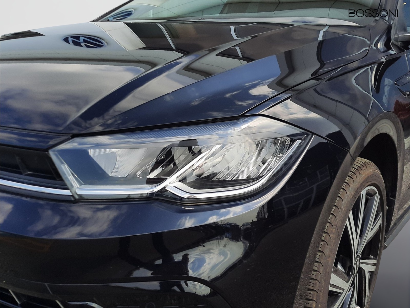24 - Volkswagen Polo 1.0 tsi 95cv r line
