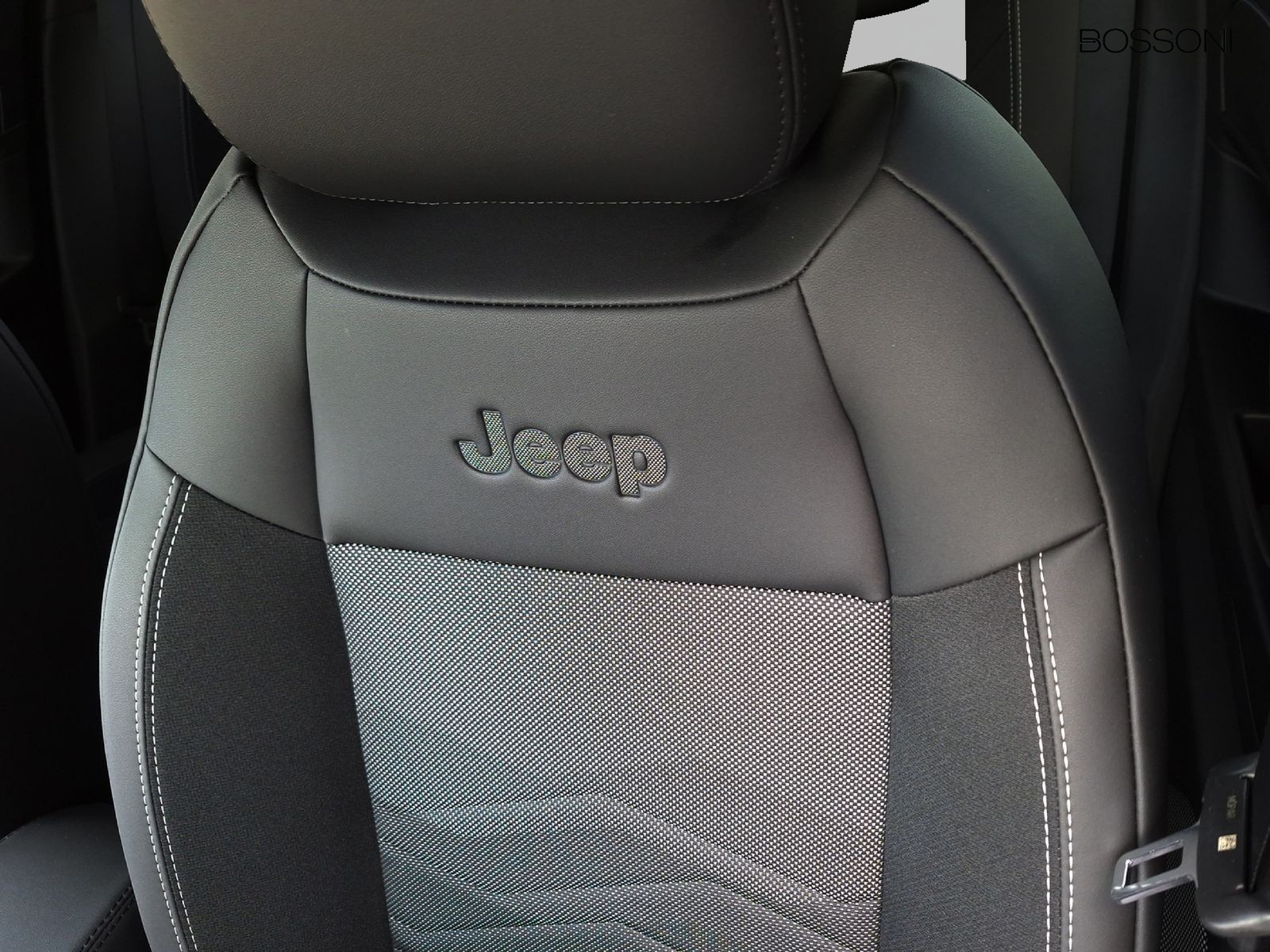 21 - Jeep Avenger 1.2 turbo e-hybrid mhev 110cv black edition fwd edct6