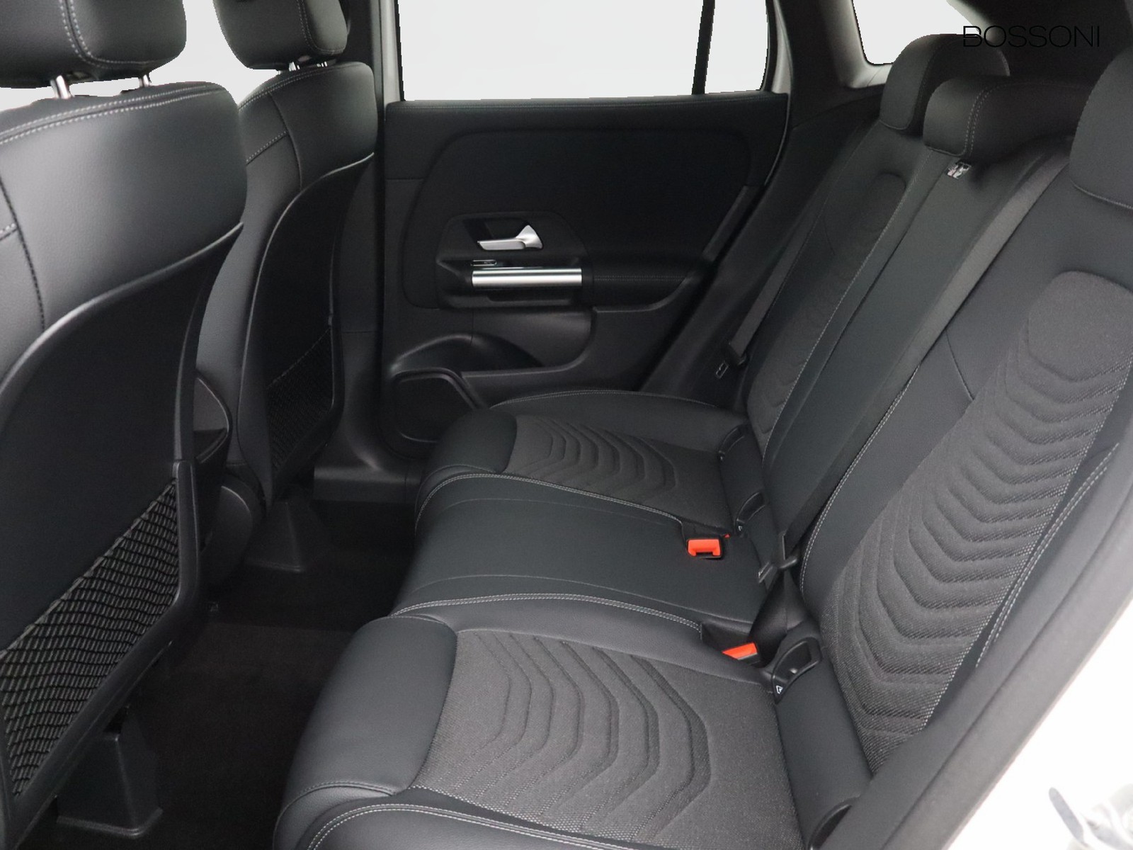 8 - Mercedes GLA 200 d progressive extra 8g-dct