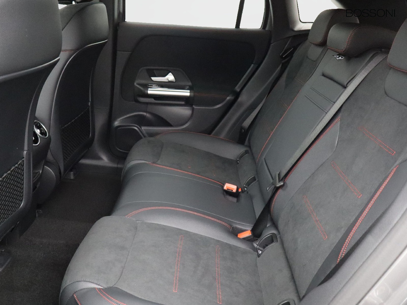 8 - Mercedes EQA 250+ amg line advanced